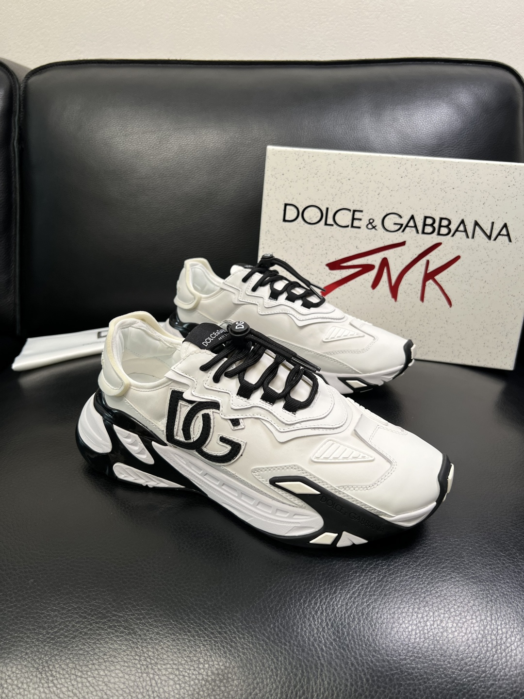 NO:588440,Dolce & Gabbana's high-quality top crafts, Dolce & Gabbana's popular counter new products are synchronized, uppers are imported cowhide fabrics from Italy, high-quality complex craftsmanship, imported water-dyed cowhide linings, original soles are specially provided by the original factory, exclusive movable molded soles are super comfortable, original factory and single goods, welcome to compare, code number 39-44 (customized 38 45 46),, Dolce&Gabbana, Dolce&Gabbana, cowhide19860909Dolce & Gabbana高品质 顶级工艺品 杜嘉班纳 爆款专柜新品同步,鞋面意大利进口牛皮面料,高品质复杂工艺,进口水染牛里垫,鞋底原厂特供原版底,独家活动成型底超级舒适,原厂跟单货, 欢迎对比,码数 39-44（订做38 45 46）,,Dolce&Gabbana,Dolce&Gabbana,cowhide,Men's shoes