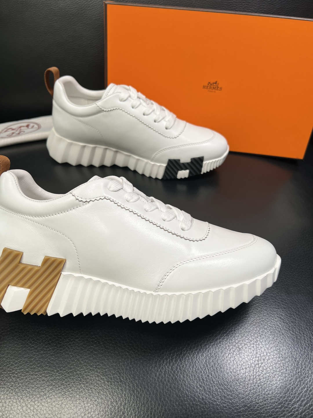 Hermes 高品质 顶级工艺品 爱马仕 专柜同步发售原厂配置，意大利进口原版牛皮面料，高品质拼接工艺，