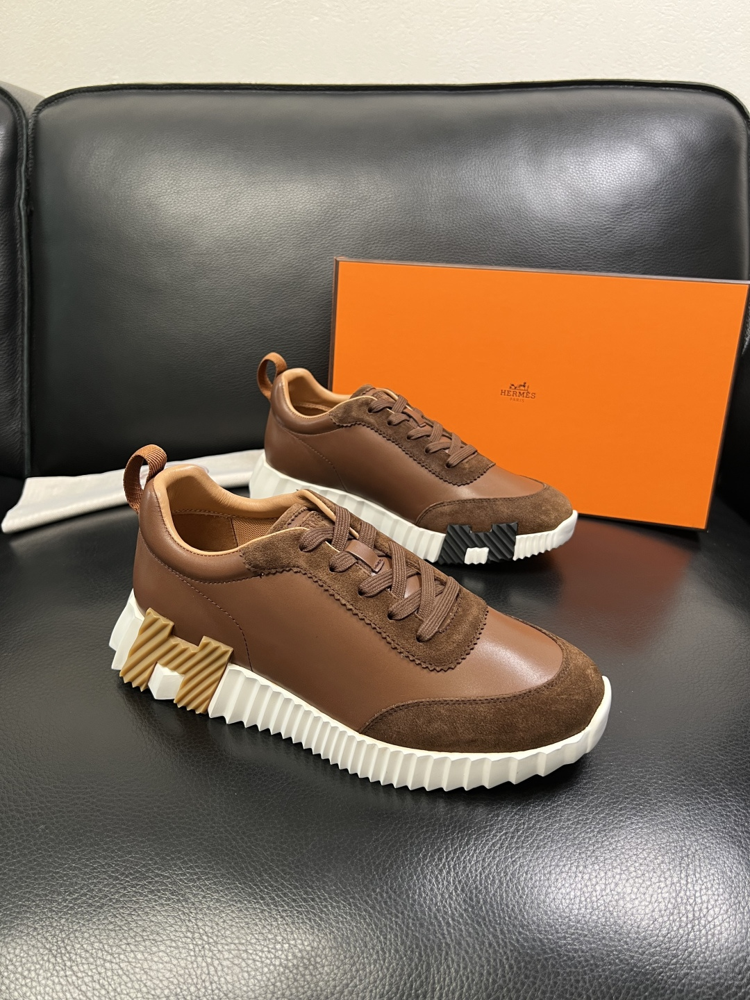 NO:588446,Hermes high-quality top handicrafts Hermès counters are simultaneously selling original factory configurations, original cowhide fabrics imported from Italy, high-quality splicing technology, fully imported water-dyed cowhide linings, original soles specially provided by the factory and super comfortable, original factory and single products are welcome to compare, code number 39-44 (customized 45), hermes, hermes, cowhide19860909Hermes 高品质 顶级工艺品 爱马仕 专柜同步发售原厂配置,意大利进口原版牛皮面料,高品质拼接工艺,全进口水染牛皮里垫,鞋底原厂特供原版底超级舒适,原厂跟单货欢迎对比,码数 39-44（ 订做 45）,,hermes,hermes,cowhide,Men's shoes