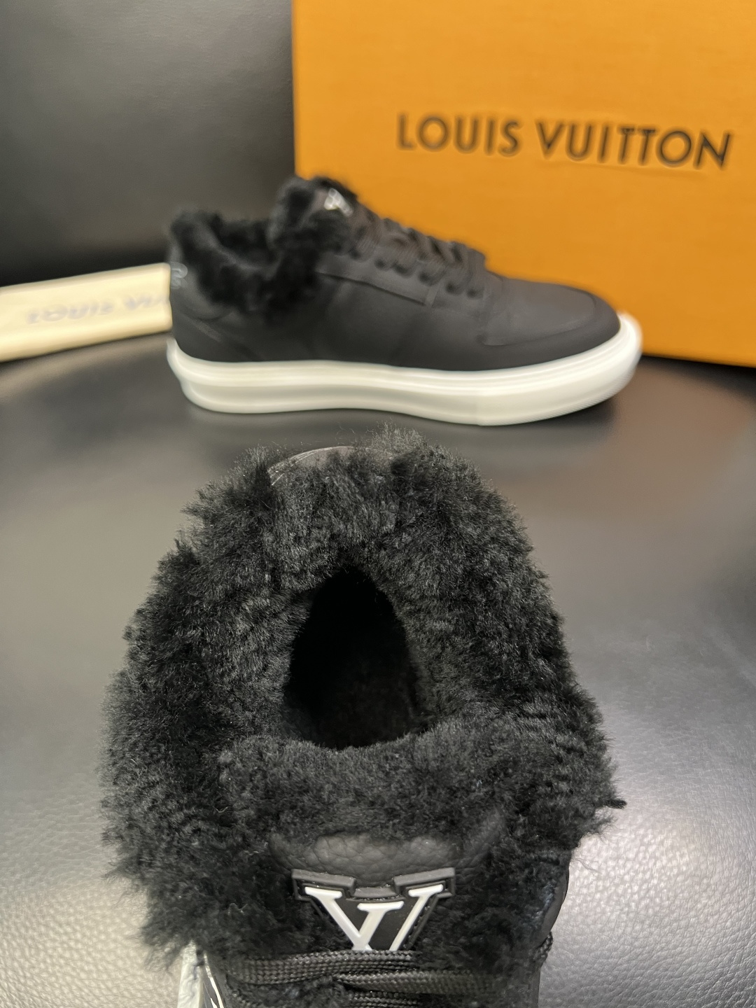 Lv 高品质 顶级工艺品 路易威登，运动板鞋专柜同步，鞋面意大利进口，高品质拼接缤纷色彩复杂工艺品，进口