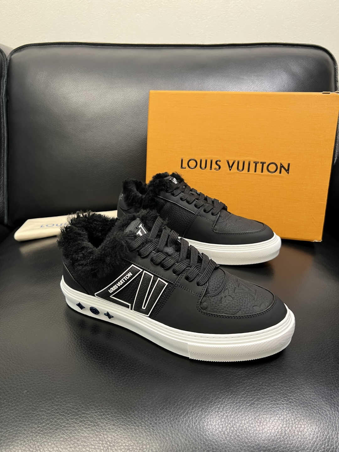 Lv 高品质 顶级工艺品 路易威登，运动板鞋专柜同步，鞋面意大利进口，高品质拼接缤纷色彩复杂工艺品，进口