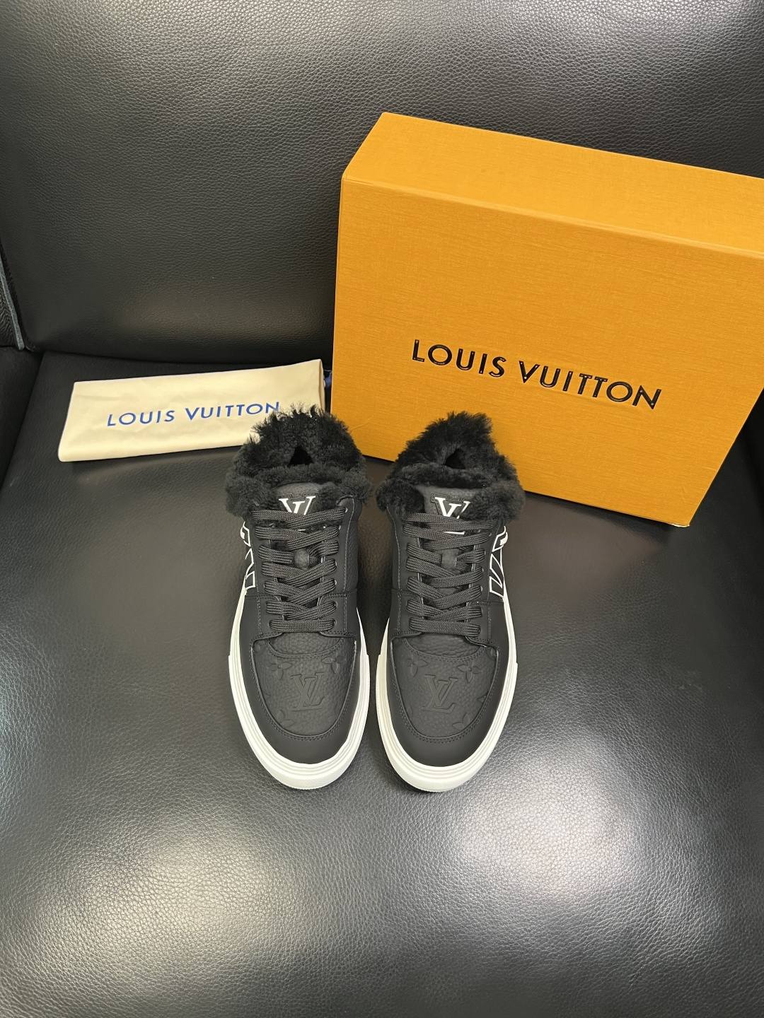 Lv 高品质 顶级工艺品 路易威登，运动板鞋专柜同步，鞋面意大利进口，高品质拼接缤纷色彩复杂工艺品，进口