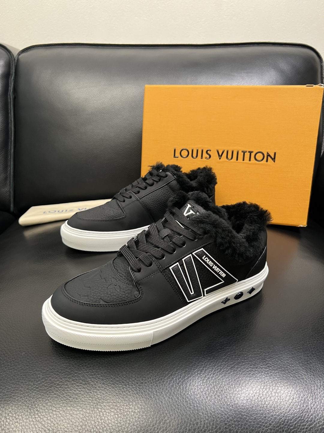 Lv 高品质 顶级工艺品 路易威登，运动板鞋专柜同步，鞋面意大利进口，高品质拼接缤纷色彩复杂工艺品，进口