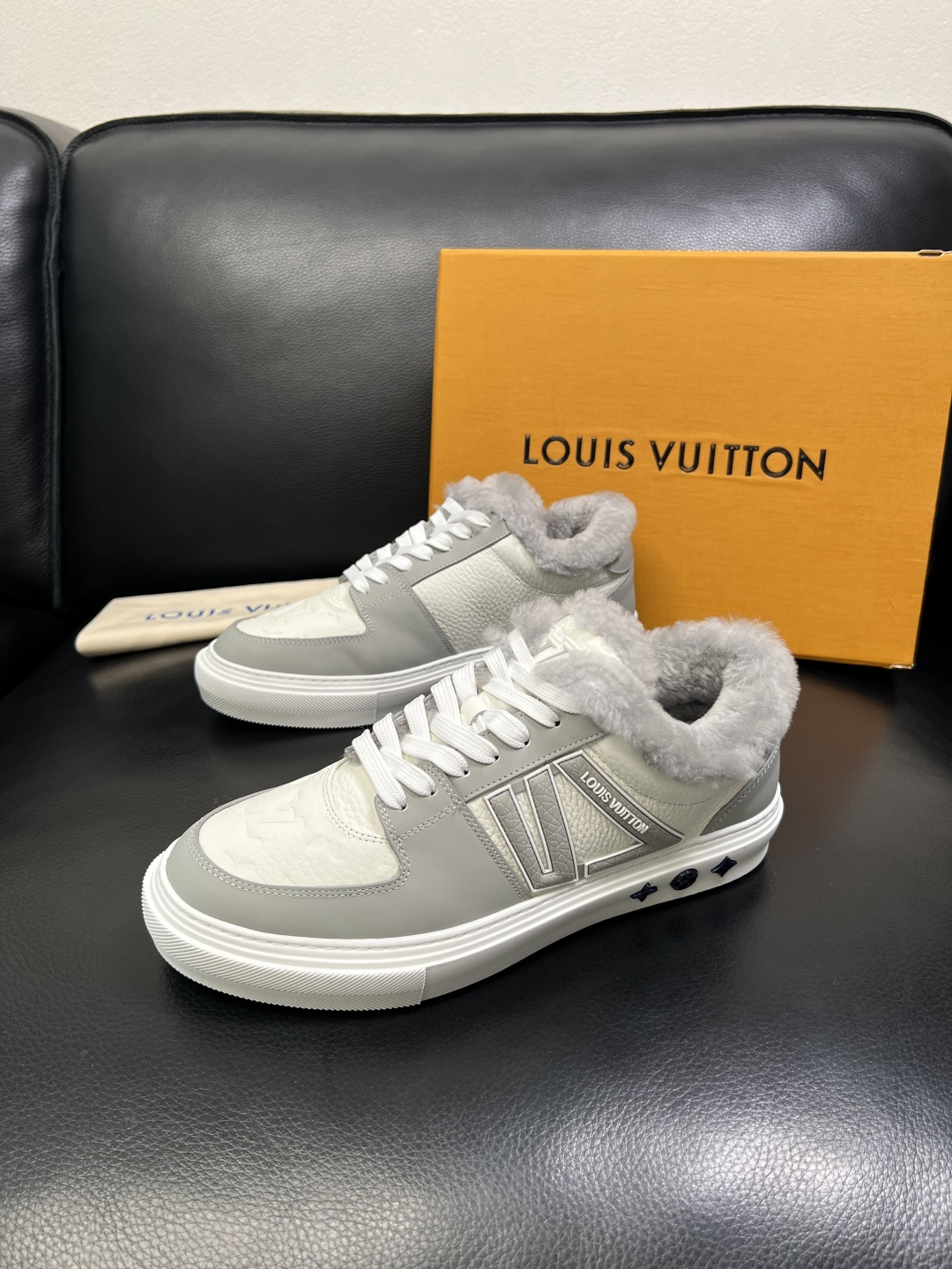 Lv 高品质 顶级工艺品 路易威登，运动板鞋专柜同步，鞋面意大利进口，高品质拼接缤纷色彩复杂工艺品，进口