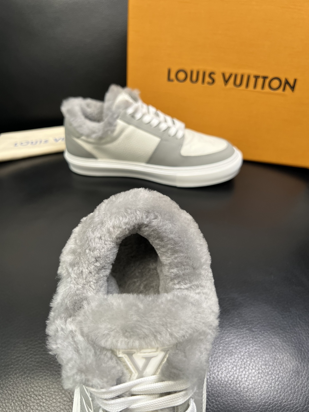 Lv 高品质 顶级工艺品 路易威登，运动板鞋专柜同步，鞋面意大利进口，高品质拼接缤纷色彩复杂工艺品，进口