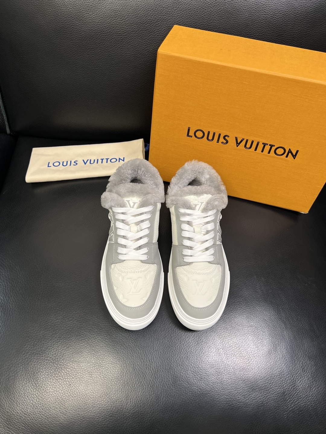 Lv 高品质 顶级工艺品 路易威登，运动板鞋专柜同步，鞋面意大利进口，高品质拼接缤纷色彩复杂工艺品，进口