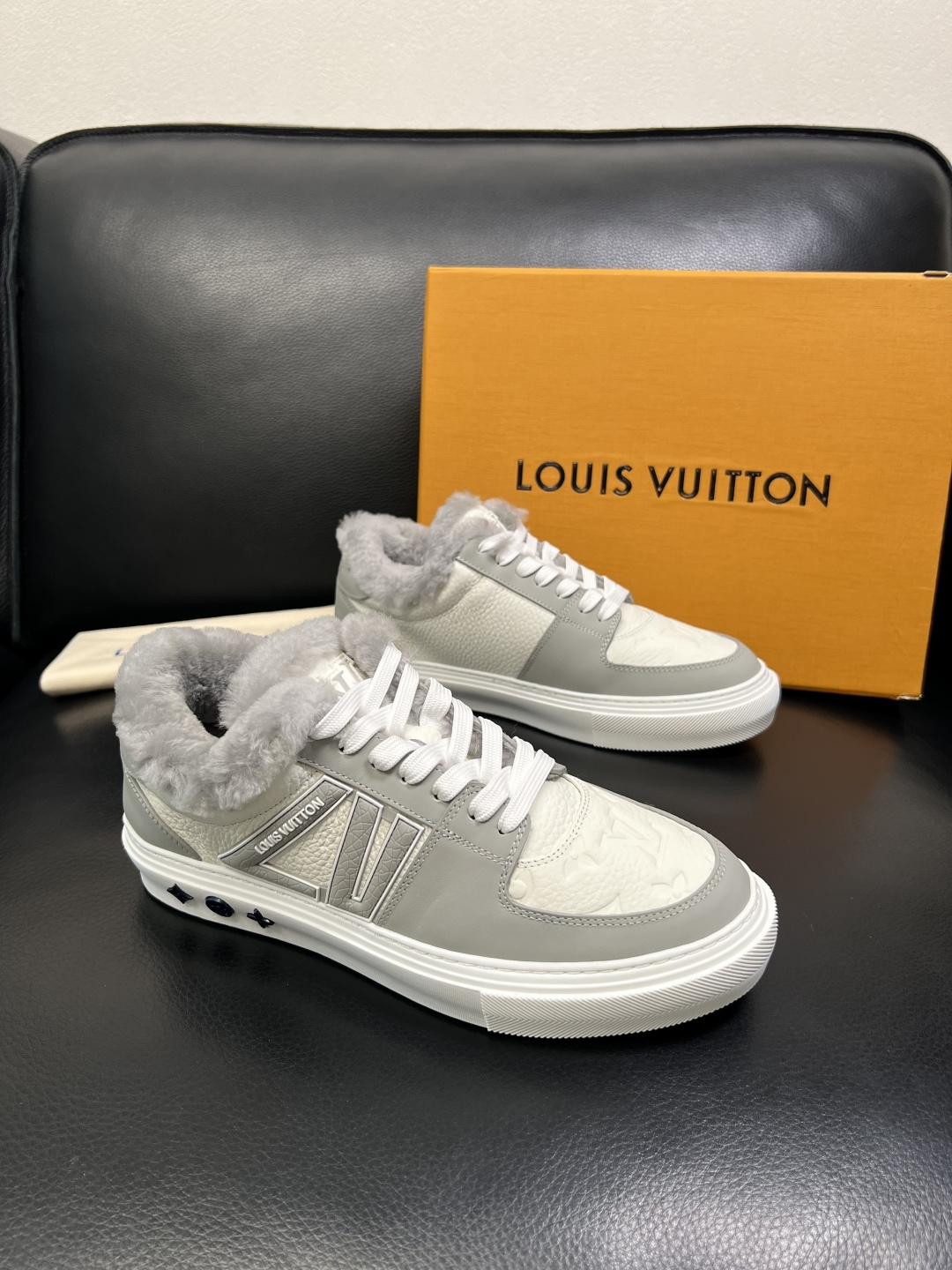 Lv 高品质 顶级工艺品 路易威登，运动板鞋专柜同步，鞋面意大利进口，高品质拼接缤纷色彩复杂工艺品，进口