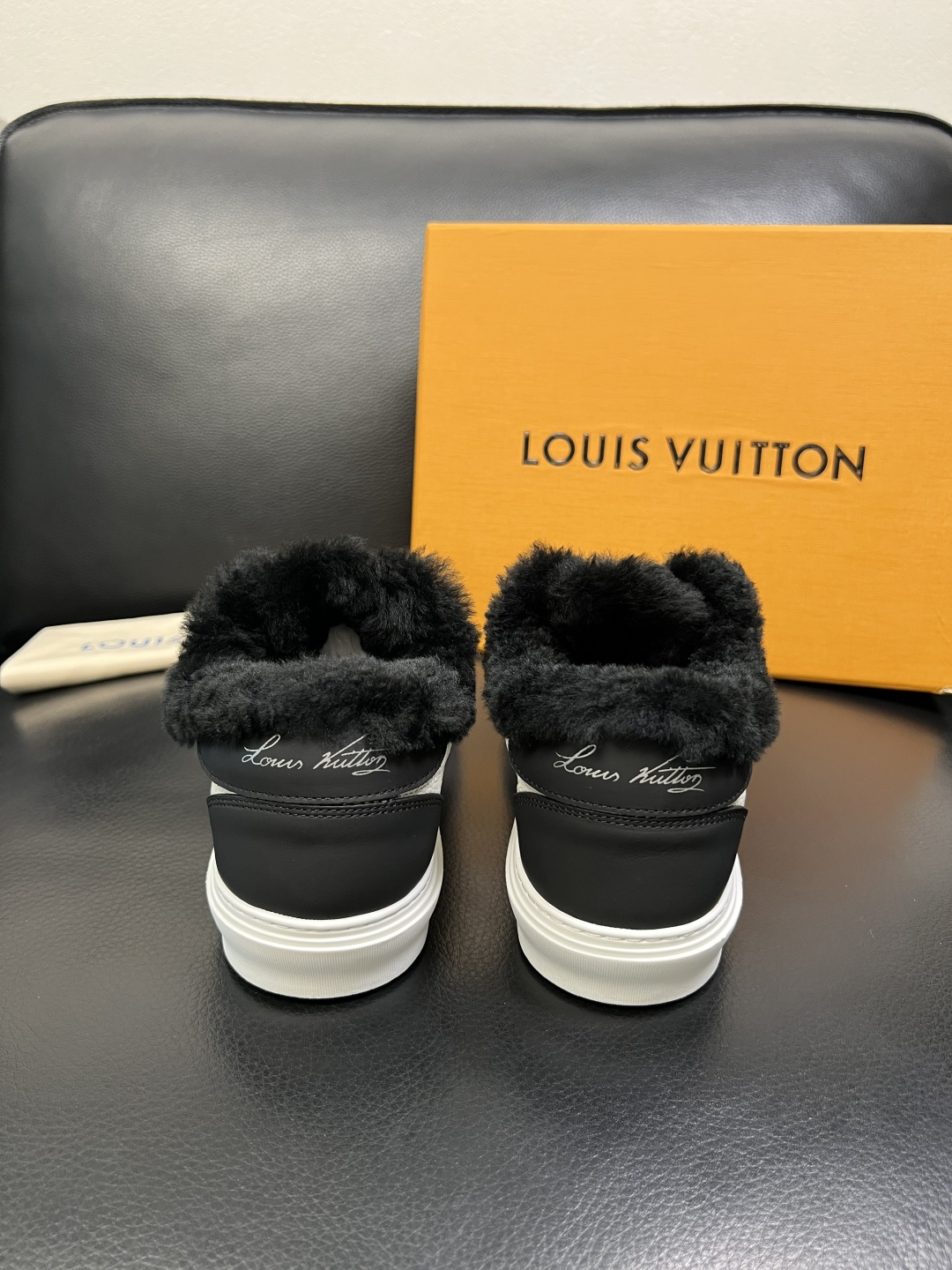 Lv 高品质 顶级工艺品 路易威登，运动板鞋专柜同步，鞋面意大利进口，高品质拼接缤纷色彩复杂工艺品，进口