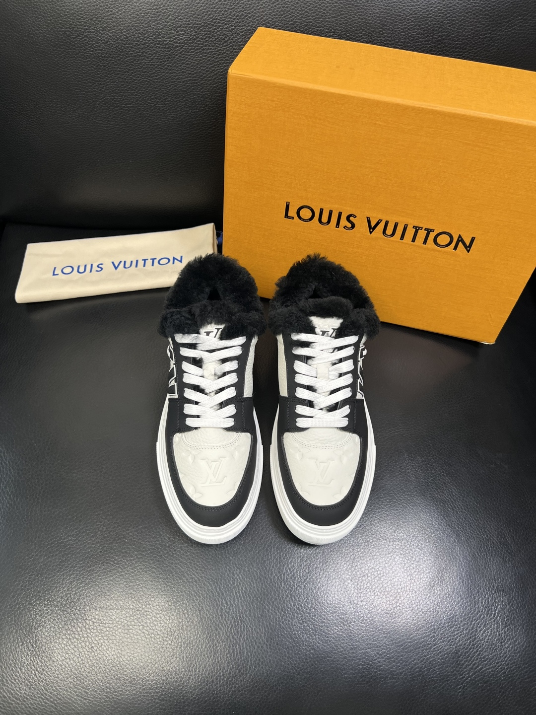 Lv 高品质 顶级工艺品 路易威登，运动板鞋专柜同步，鞋面意大利进口，高品质拼接缤纷色彩复杂工艺品，进口