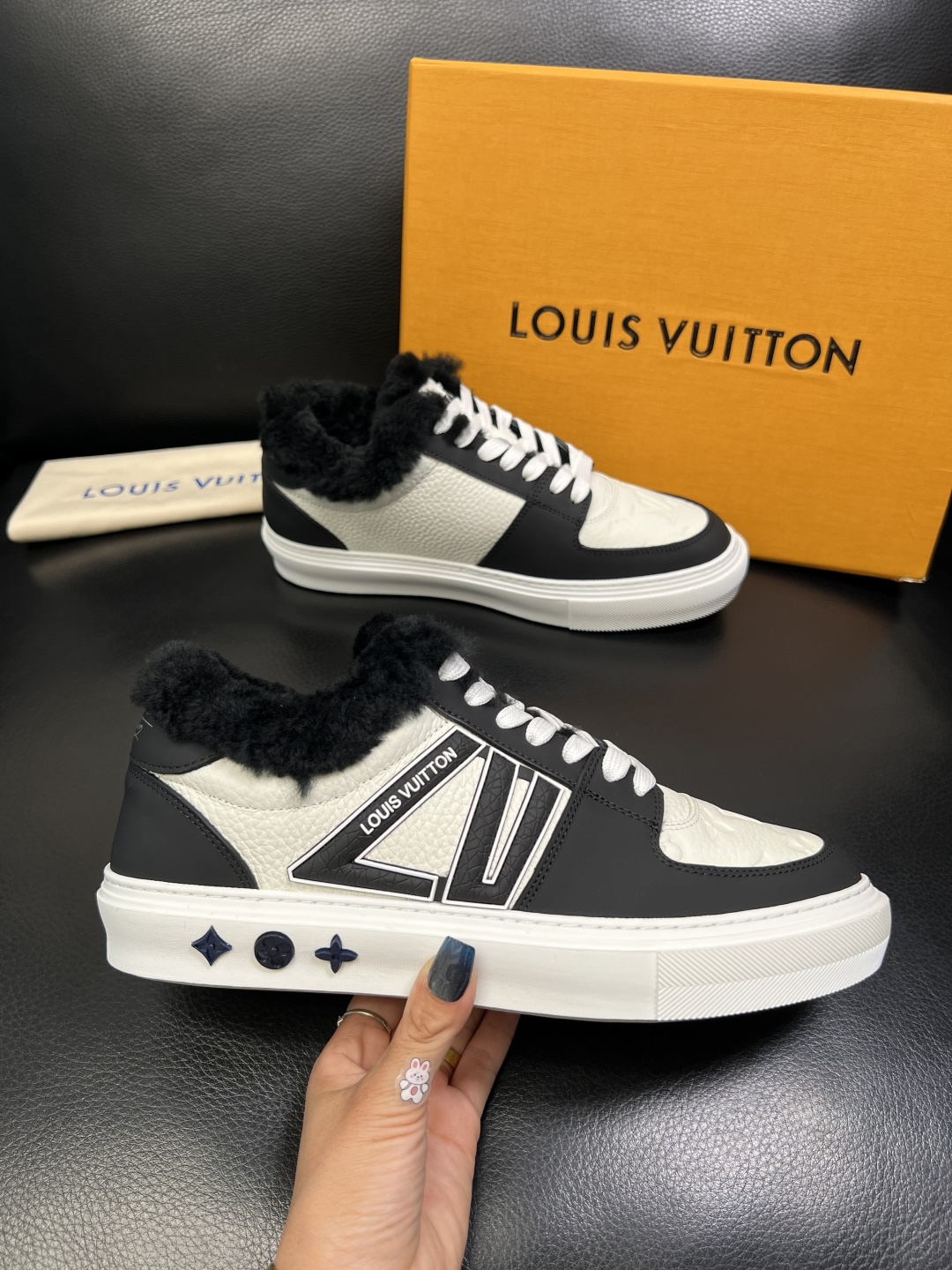 Lv 高品质 顶级工艺品 路易威登，运动板鞋专柜同步，鞋面意大利进口，高品质拼接缤纷色彩复杂工艺品，进口