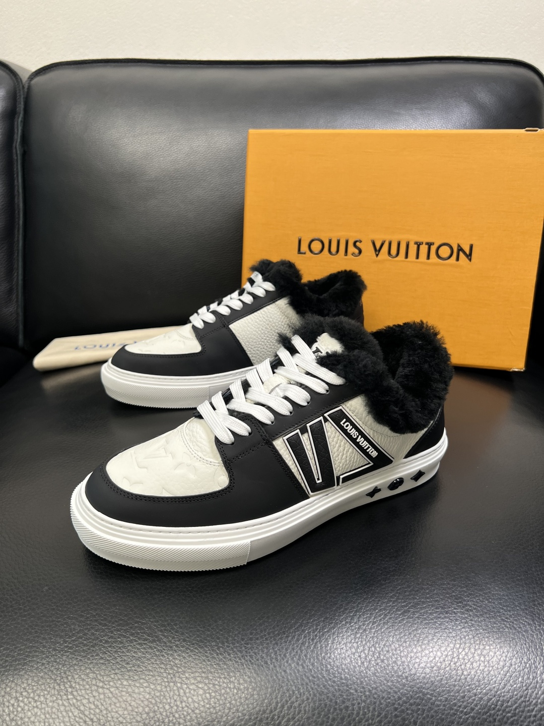 Lv 高品质 顶级工艺品 路易威登，运动板鞋专柜同步，鞋面意大利进口，高品质拼接缤纷色彩复杂工艺品，进口