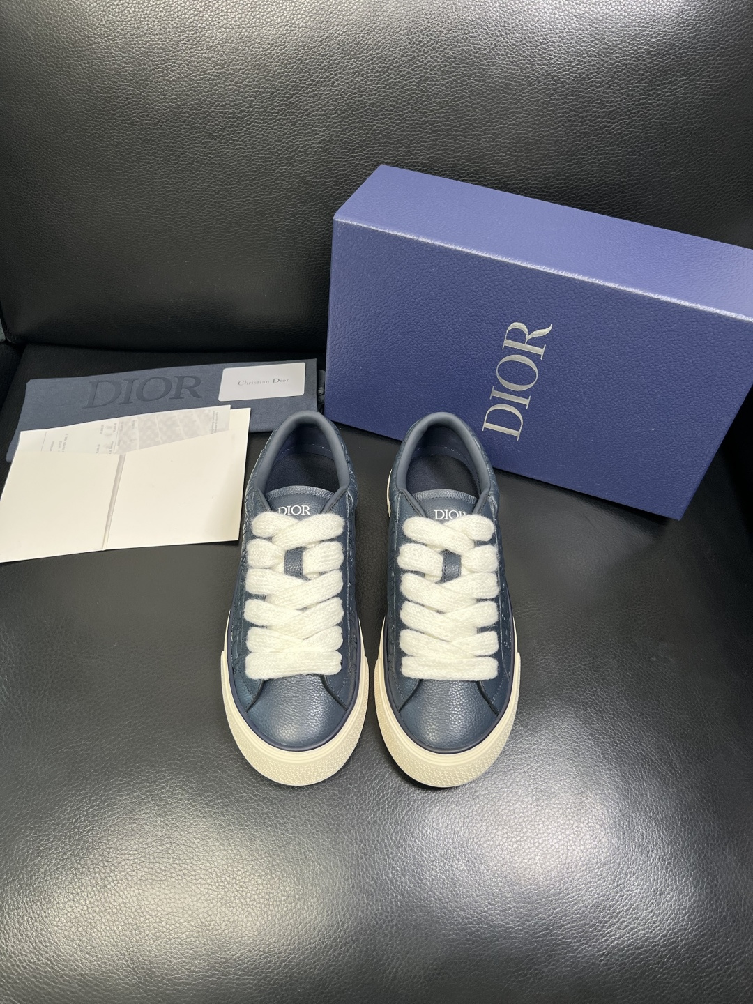 Dior 顶级工艺品 迪奥 专柜同步 原厂配置，意大利进口原版牛皮面料，透气舒适进口水染牛里垫，鞋底：原