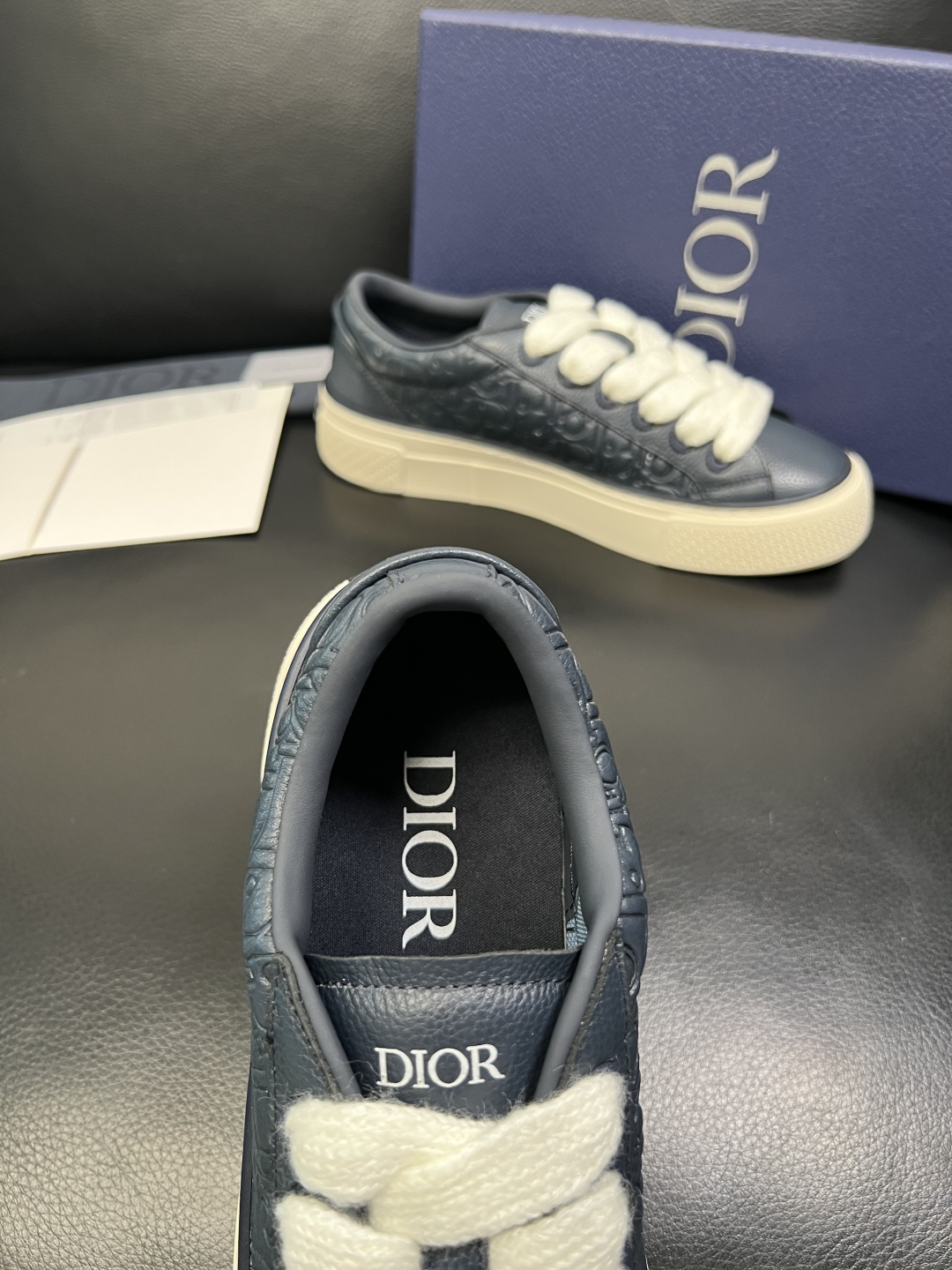Dior 顶级工艺品 迪奥 专柜同步 原厂配置，意大利进口原版牛皮面料，透气舒适进口水染牛里垫，鞋底：原