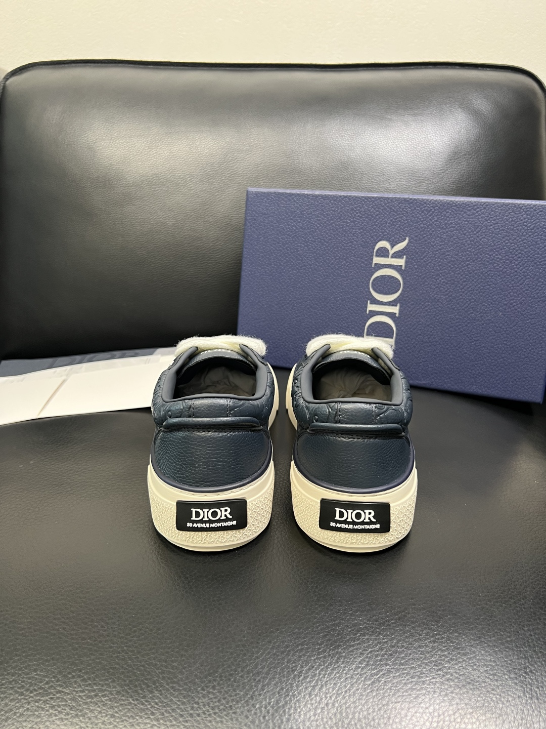 Dior 顶级工艺品 迪奥 专柜同步 原厂配置，意大利进口原版牛皮面料，透气舒适进口水染牛里垫，鞋底：原