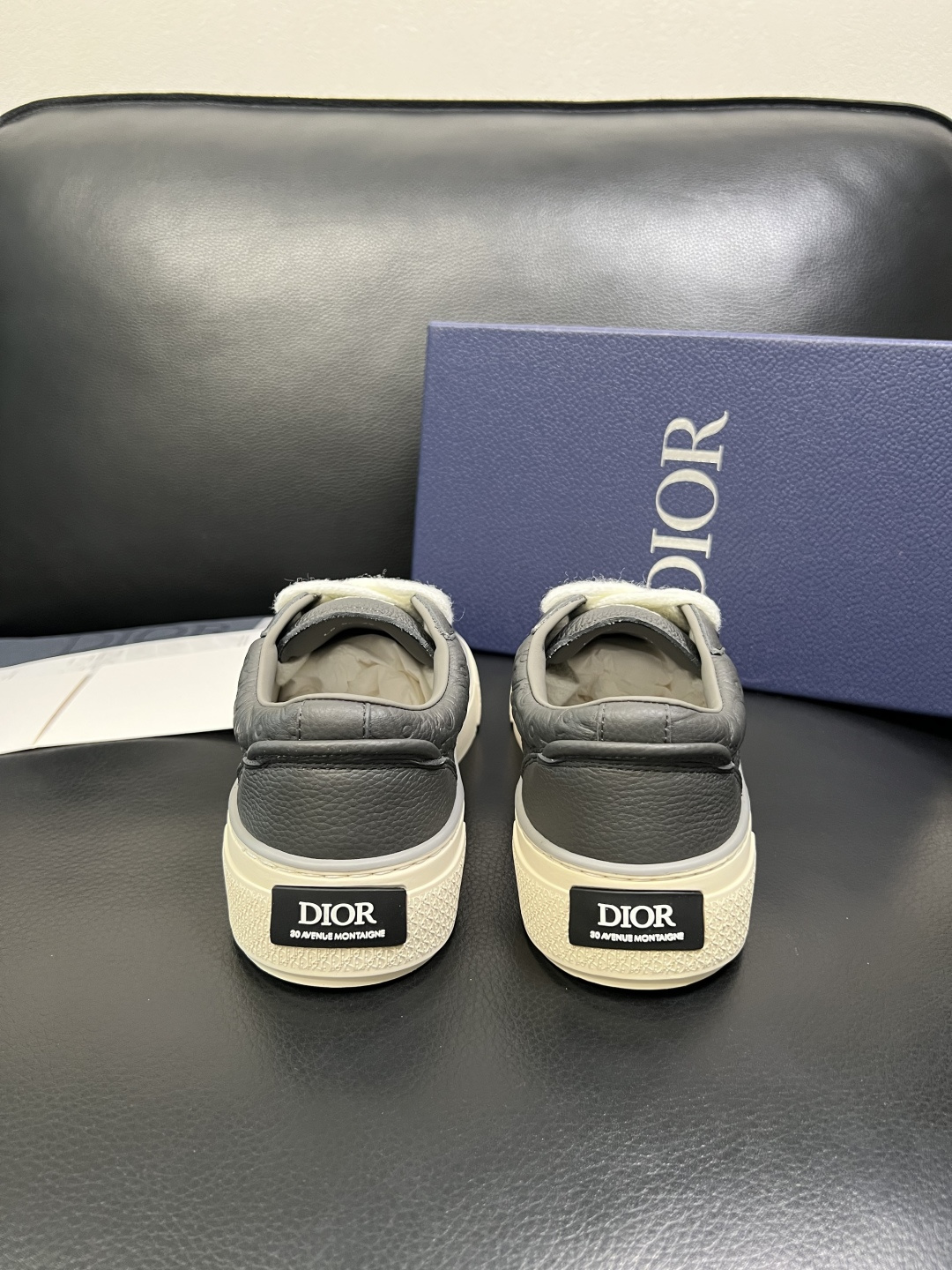 Dior 顶级工艺品 迪奥 专柜同步 原厂配置，意大利进口原版牛皮面料，透气舒适进口水染牛里垫，鞋底：原
