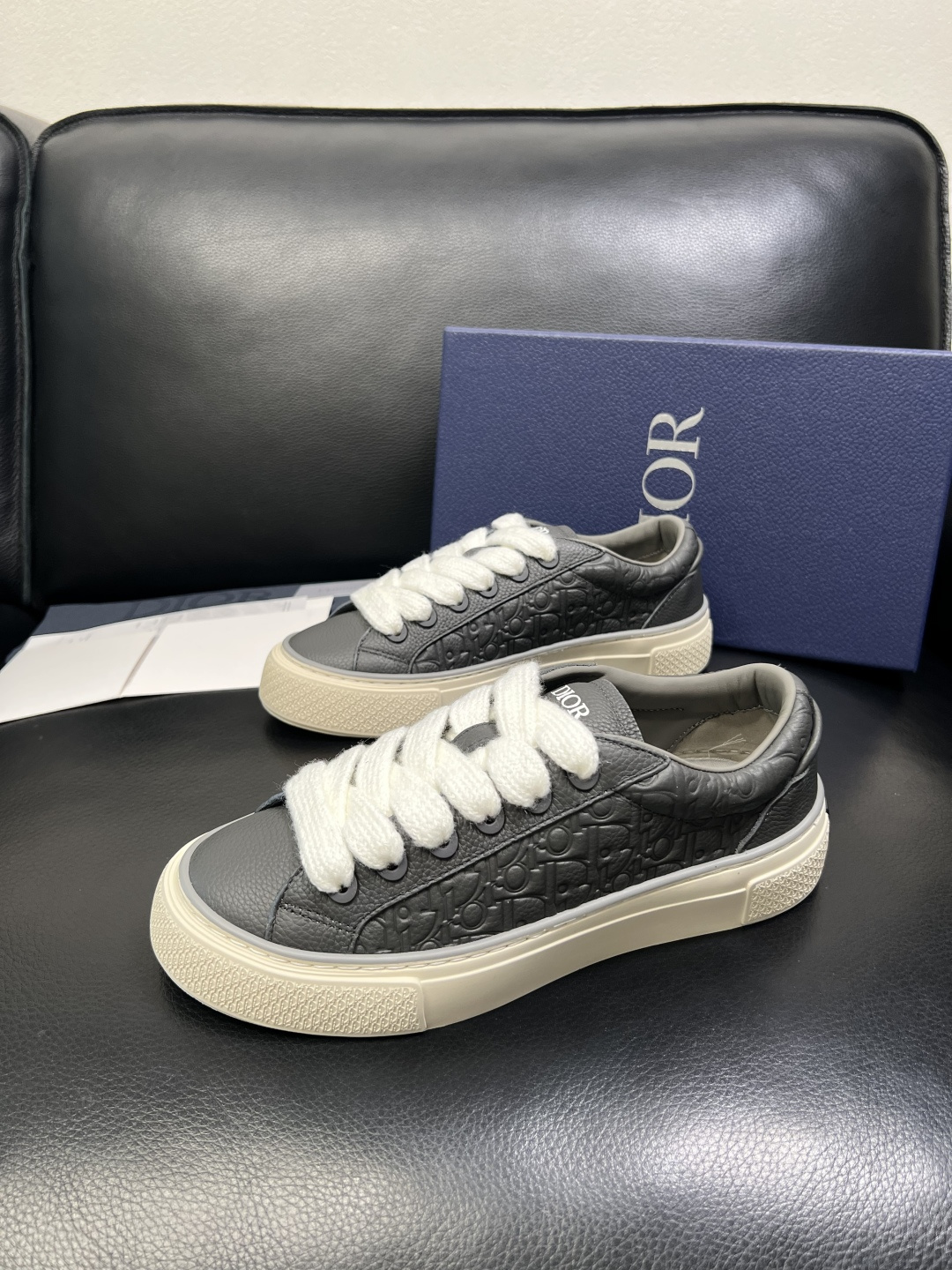 Dior 顶级工艺品 迪奥 专柜同步 原厂配置，意大利进口原版牛皮面料，透气舒适进口水染牛里垫，鞋底：原