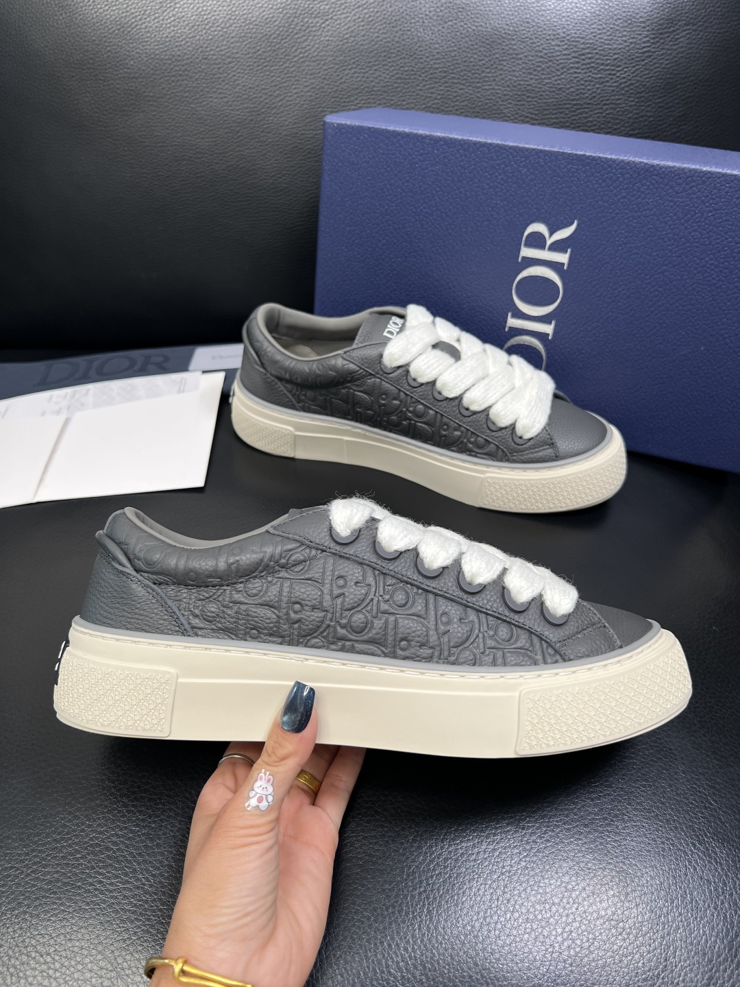 Dior 顶级工艺品 迪奥 专柜同步 原厂配置，意大利进口原版牛皮面料，透气舒适进口水染牛里垫，鞋底：原