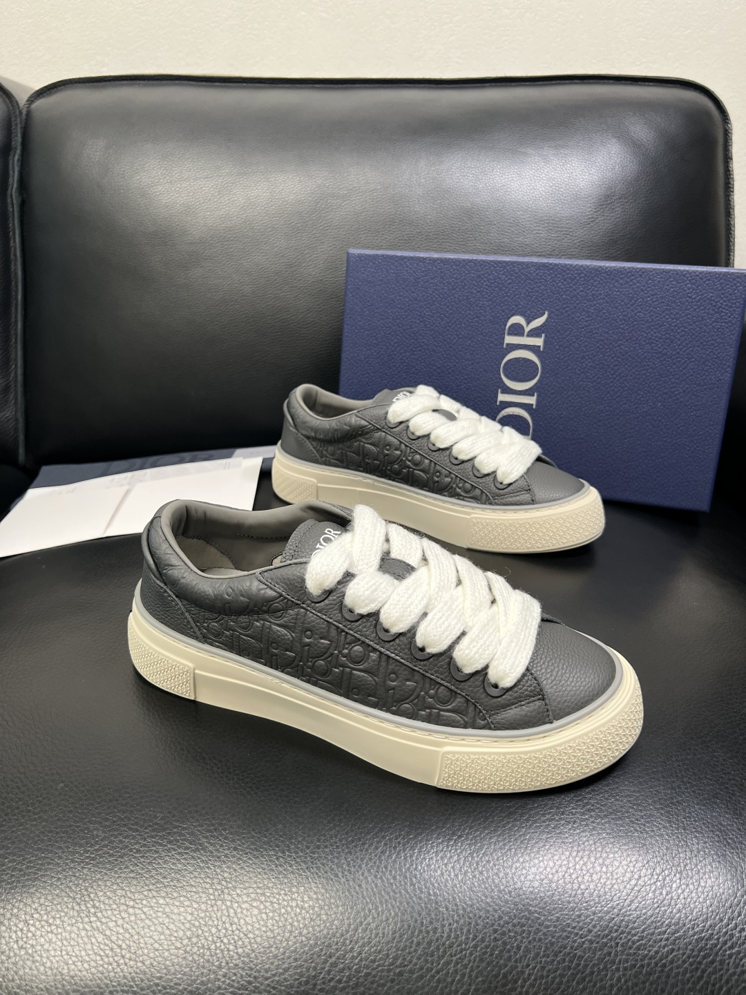 Dior 顶级工艺品 迪奥 专柜同步 原厂配置，意大利进口原版牛皮面料，透气舒适进口水染牛里垫，鞋底：原