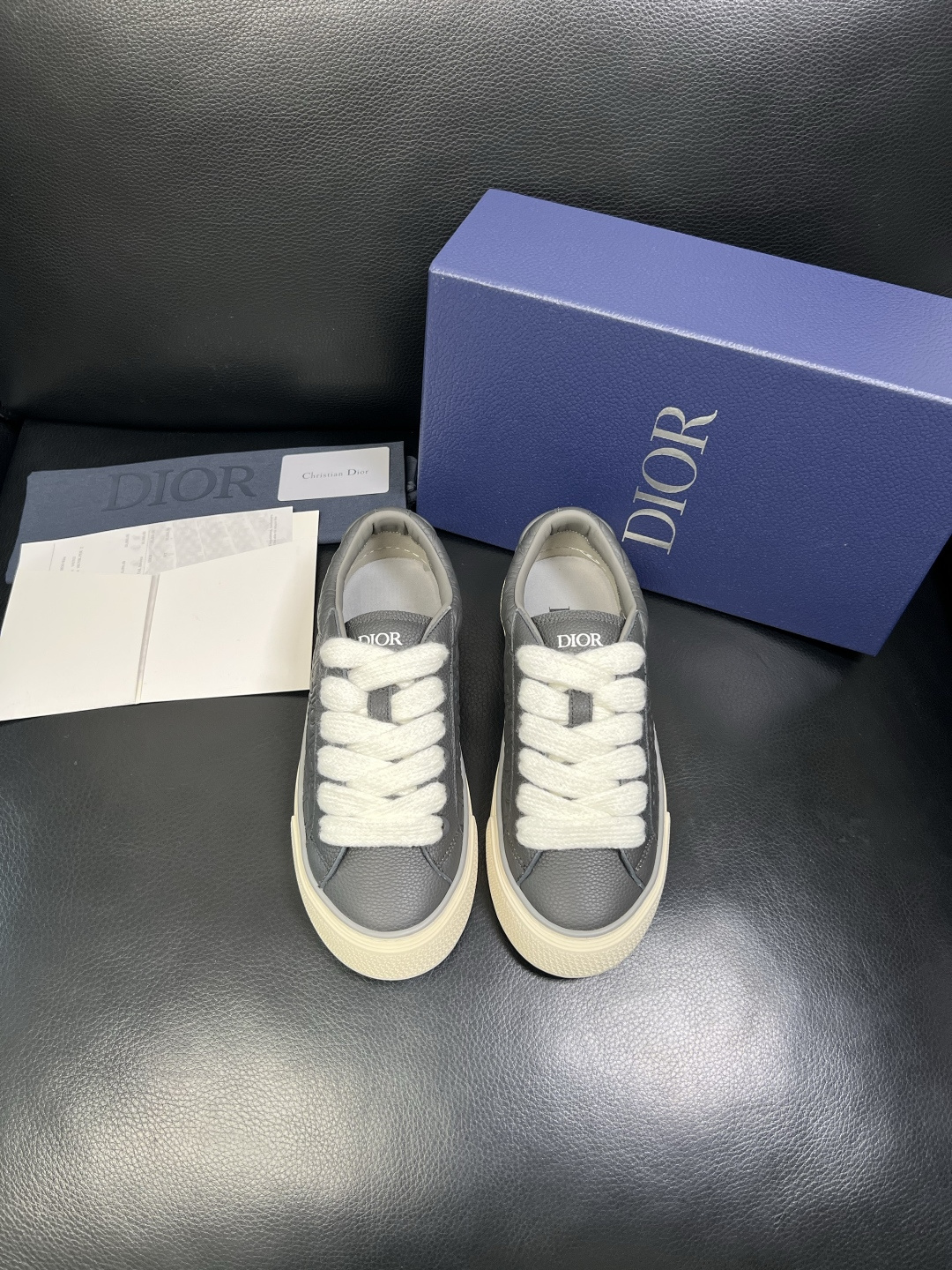 Dior 顶级工艺品 迪奥 专柜同步 原厂配置，意大利进口原版牛皮面料，透气舒适进口水染牛里垫，鞋底：原