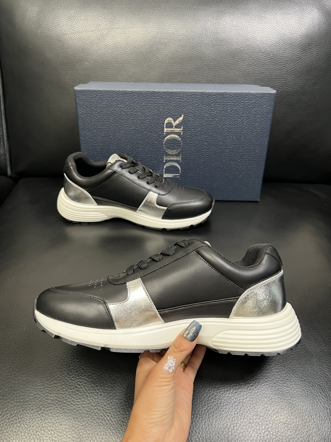Dior 顶级工艺品 迪奥 专柜同步 原厂配置，意大利进口原版牛皮面料，透气舒适进口水染牛里垫，鞋底：原