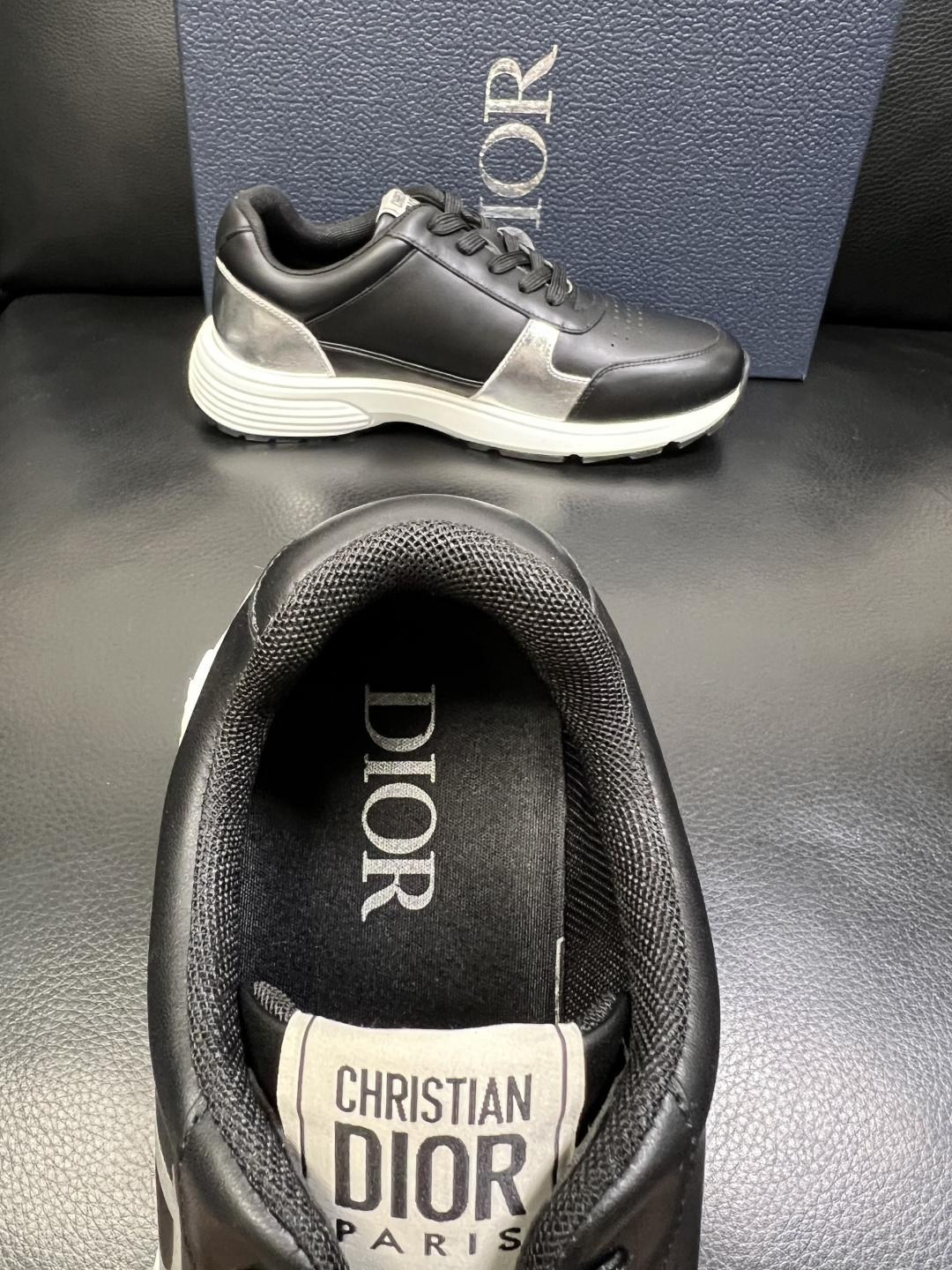 Dior 顶级工艺品 迪奥 专柜同步 原厂配置，意大利进口原版牛皮面料，透气舒适进口水染牛里垫，鞋底：原