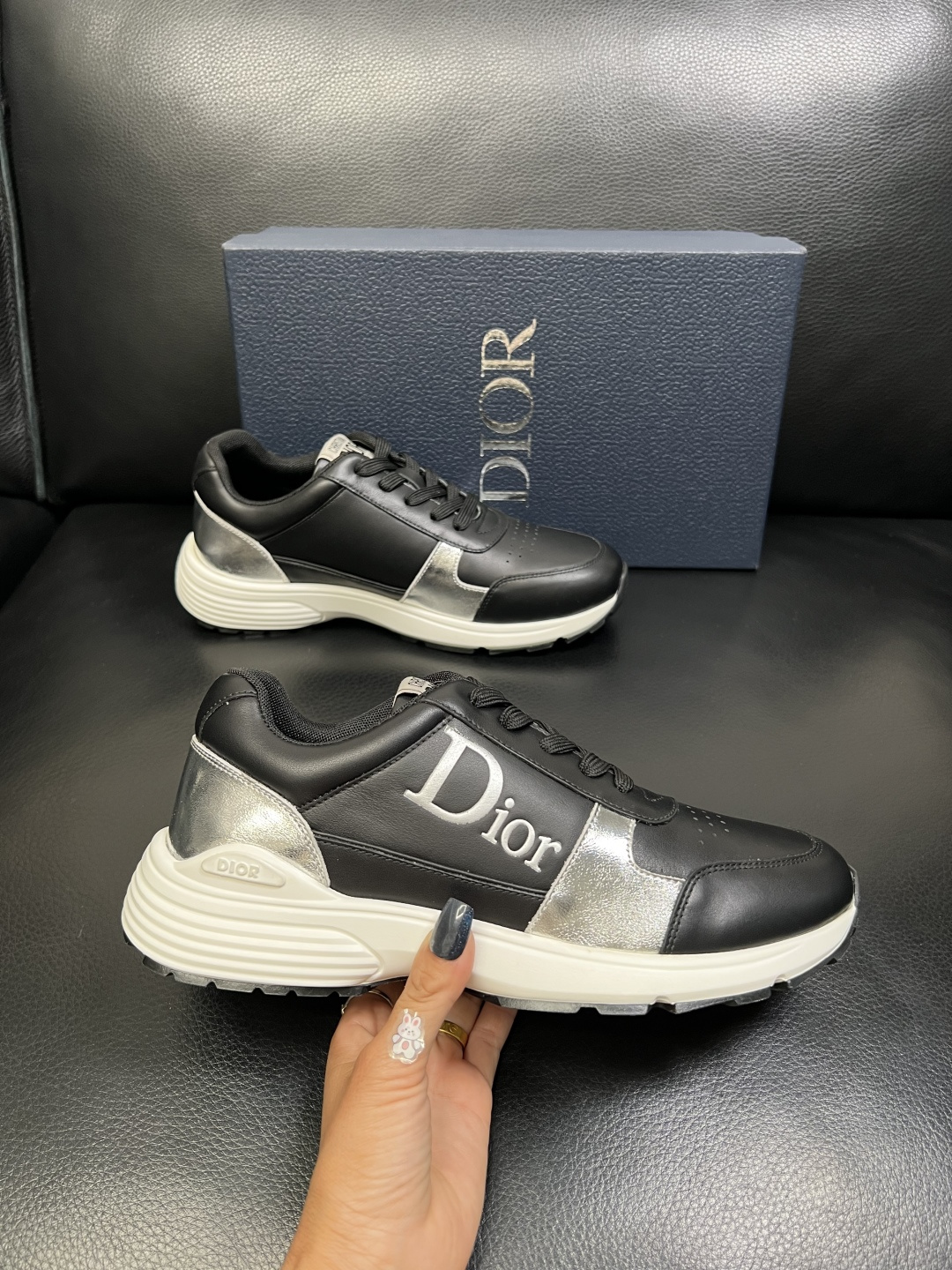 Dior 顶级工艺品 迪奥 专柜同步 原厂配置，意大利进口原版牛皮面料，透气舒适进口水染牛里垫，鞋底：原