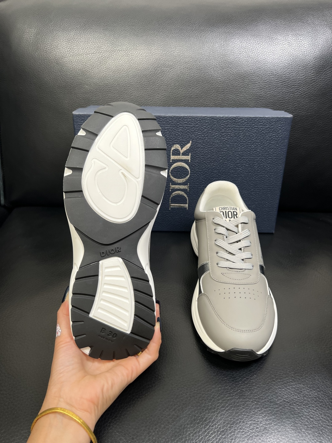 Dior 顶级工艺品 迪奥 专柜同步 原厂配置，意大利进口原版牛皮面料，透气舒适进口水染牛里垫，鞋底：原