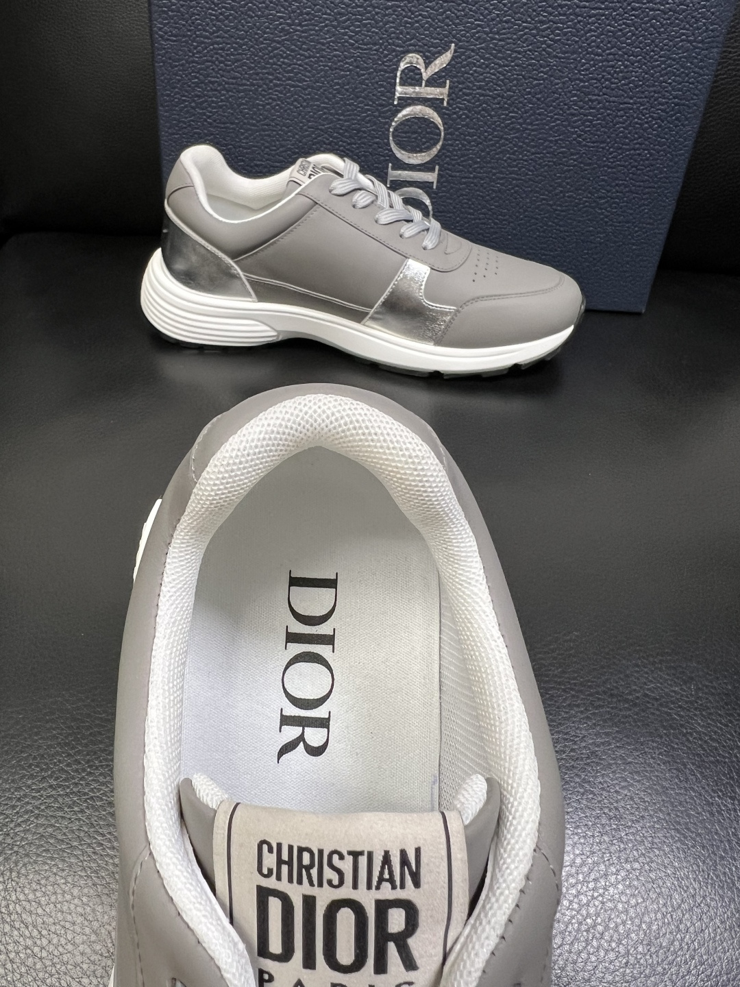 Dior 顶级工艺品 迪奥 专柜同步 原厂配置，意大利进口原版牛皮面料，透气舒适进口水染牛里垫，鞋底：原