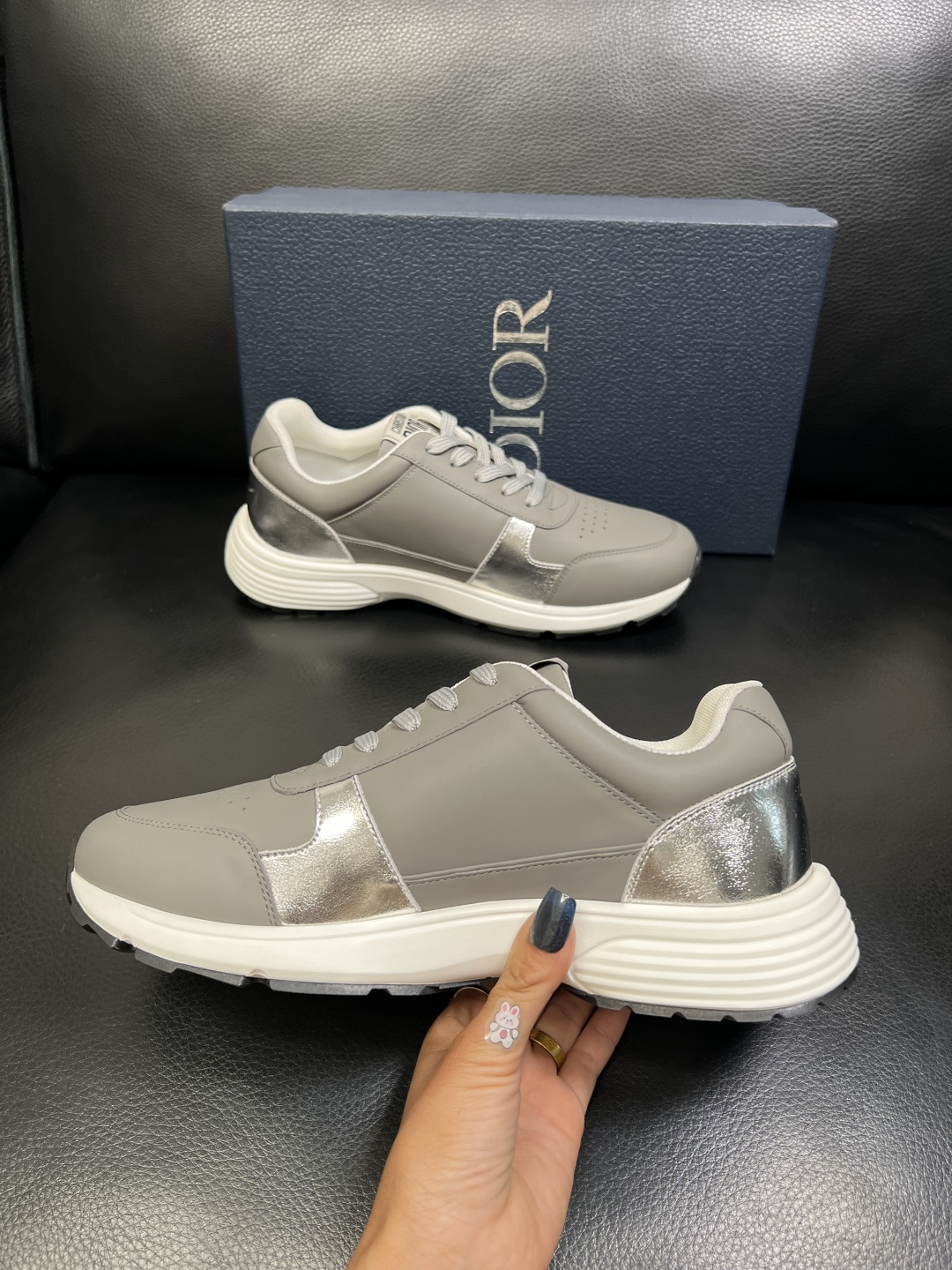 Dior 顶级工艺品 迪奥 专柜同步 原厂配置，意大利进口原版牛皮面料，透气舒适进口水染牛里垫，鞋底：原