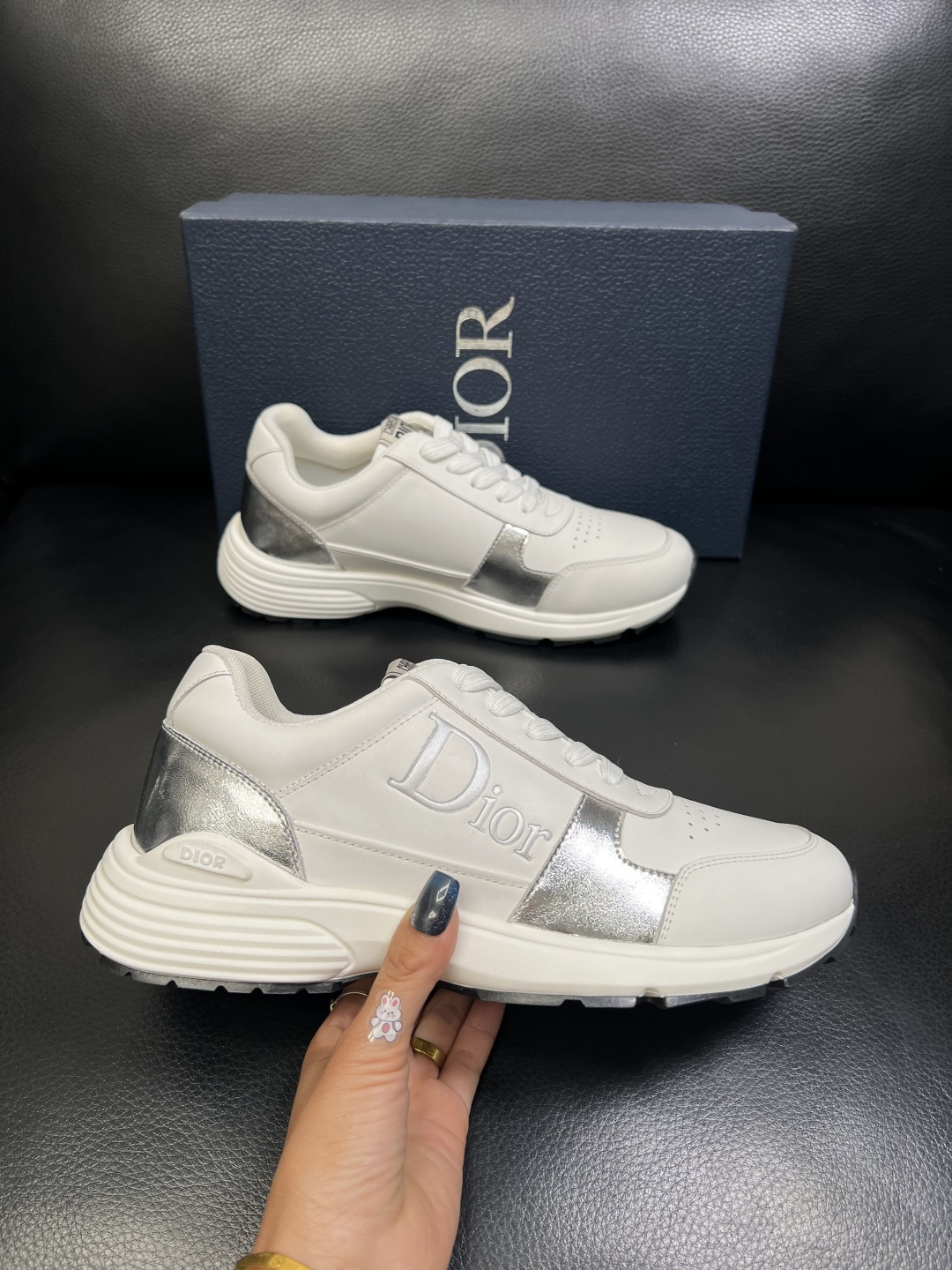 Dior 顶级工艺品 迪奥 专柜同步 原厂配置，意大利进口原版牛皮面料，透气舒适进口水染牛里垫，鞋底：原