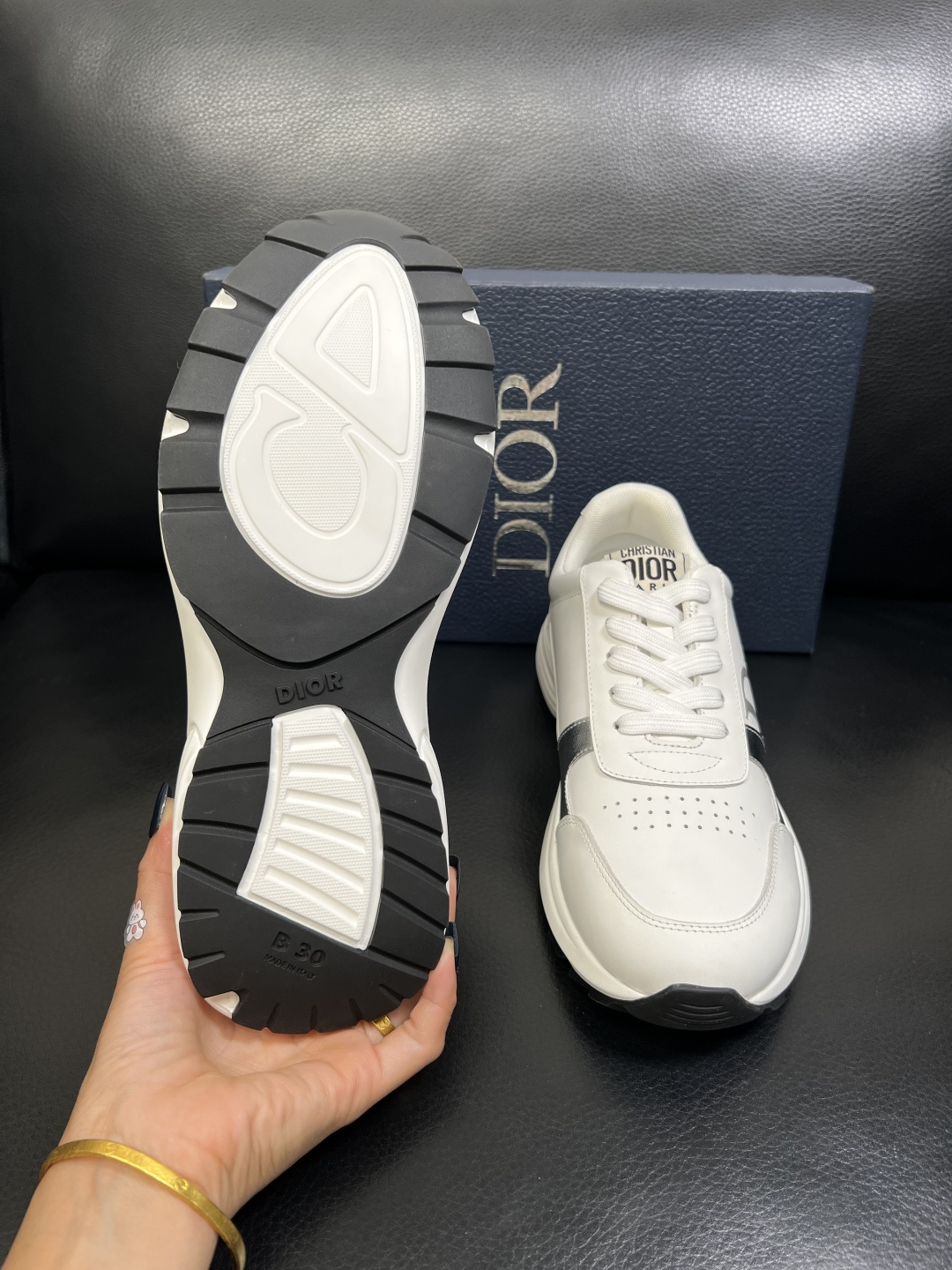 Dior 顶级工艺品 迪奥 专柜同步 原厂配置，意大利进口原版牛皮面料，透气舒适进口水染牛里垫，鞋底：原