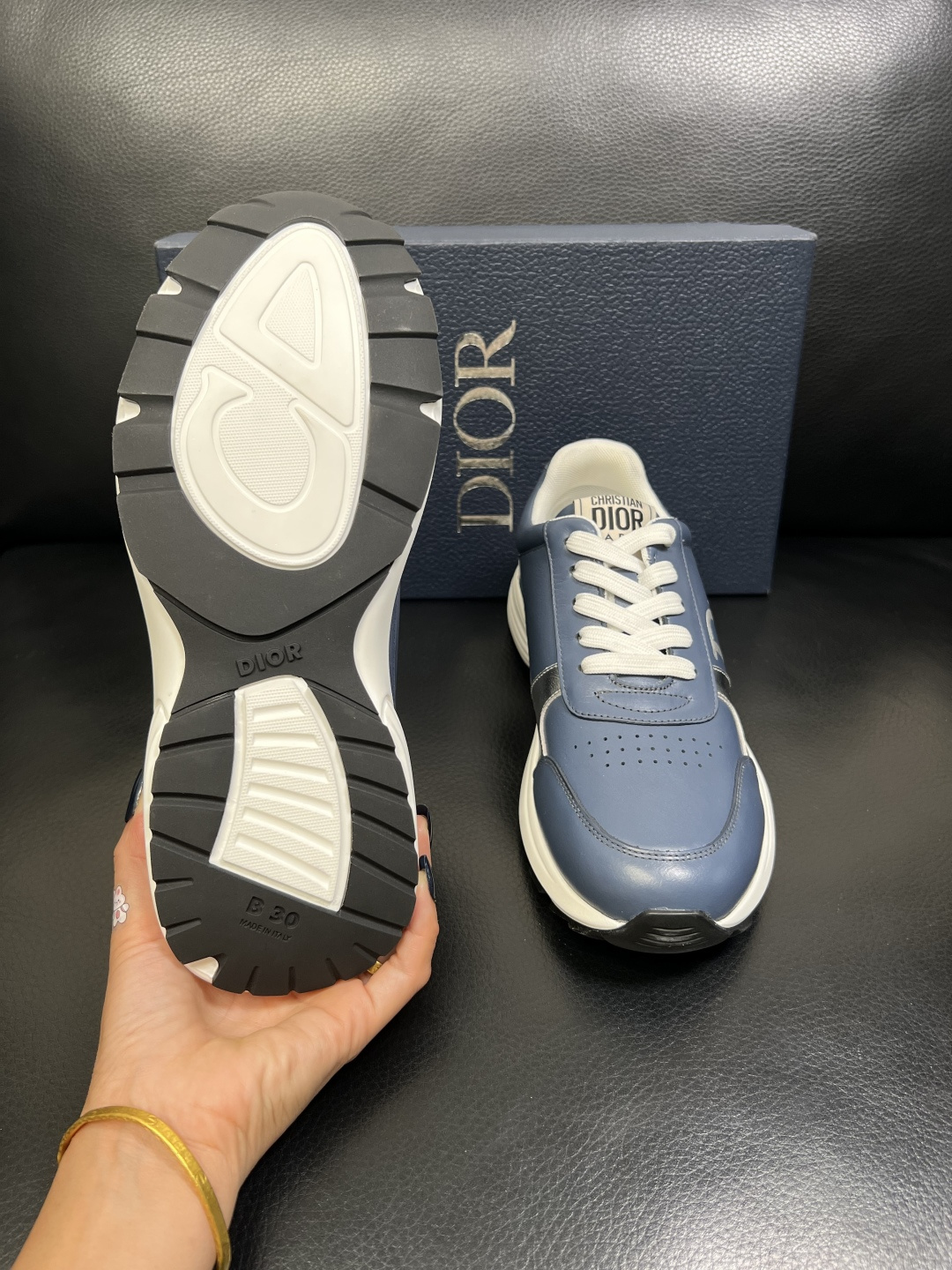 Dior 顶级工艺品 迪奥 专柜同步 原厂配置，意大利进口原版牛皮面料，透气舒适进口水染牛里垫，鞋底：原