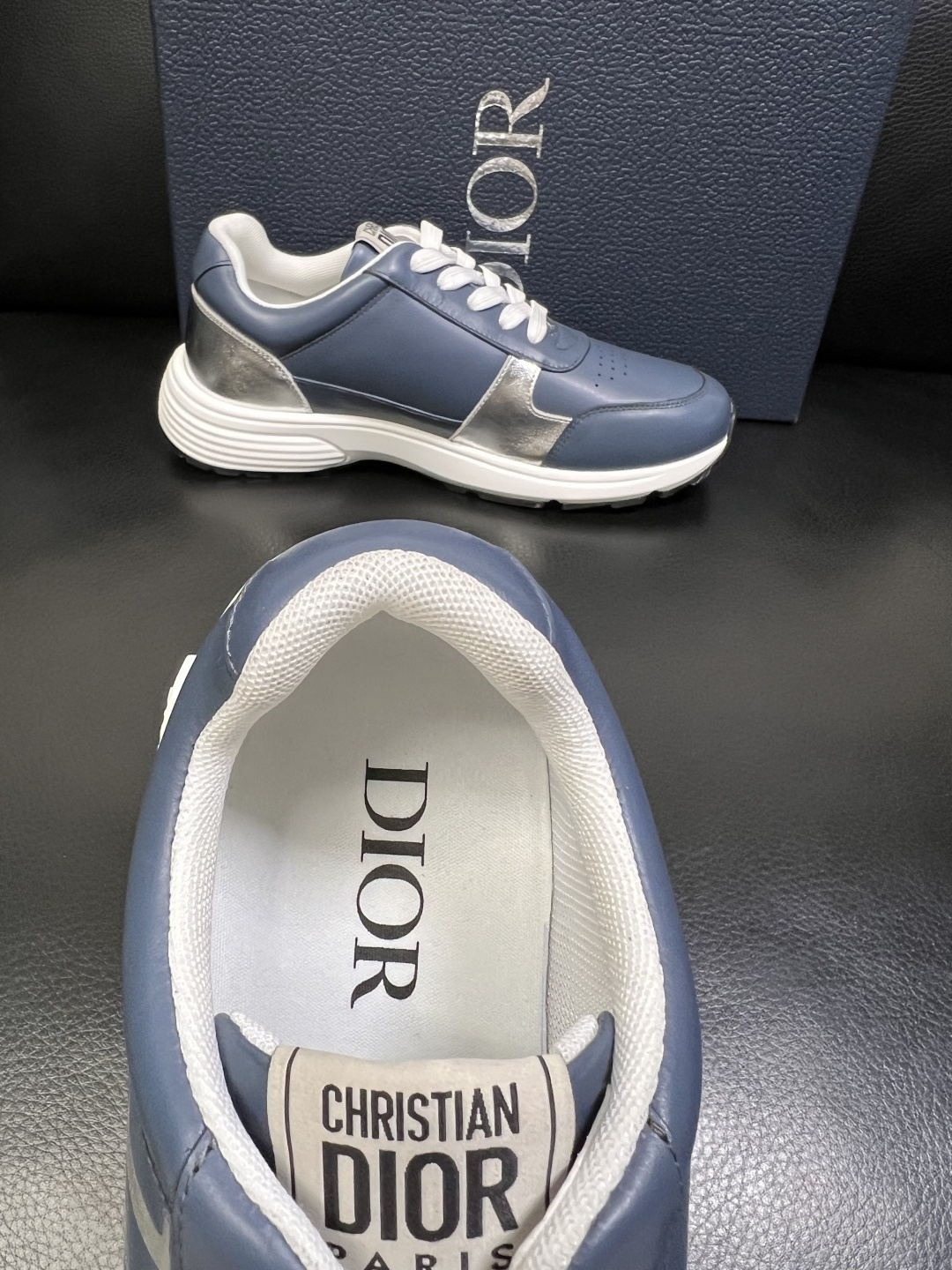 Dior 顶级工艺品 迪奥 专柜同步 原厂配置，意大利进口原版牛皮面料，透气舒适进口水染牛里垫，鞋底：原