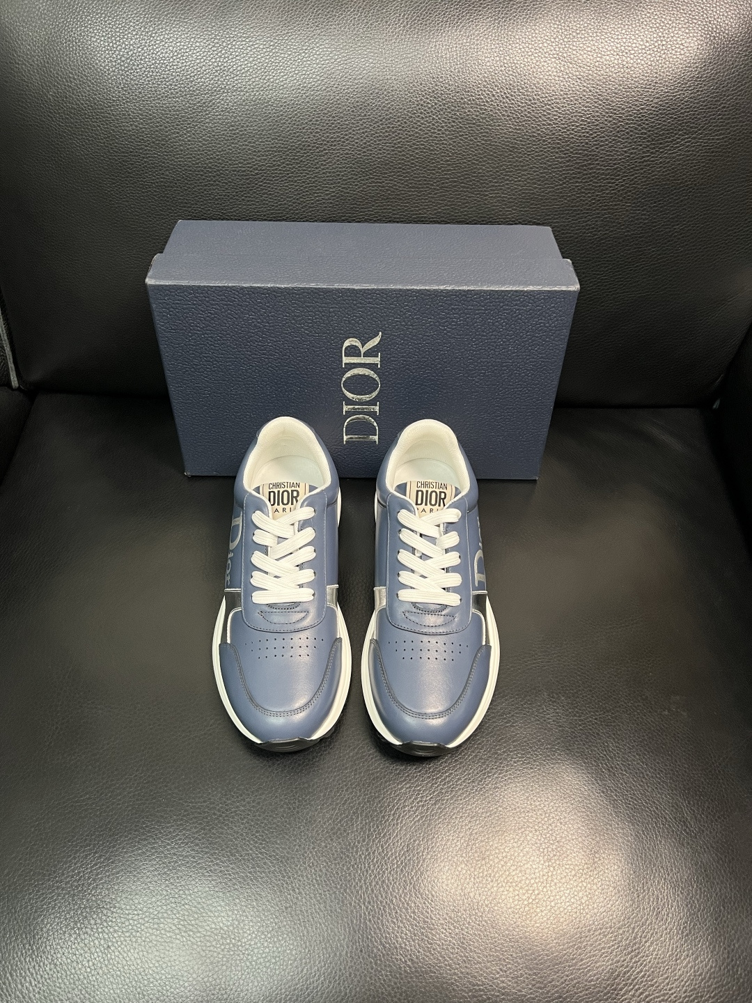 Dior 顶级工艺品 迪奥 专柜同步 原厂配置，意大利进口原版牛皮面料，透气舒适进口水染牛里垫，鞋底：原