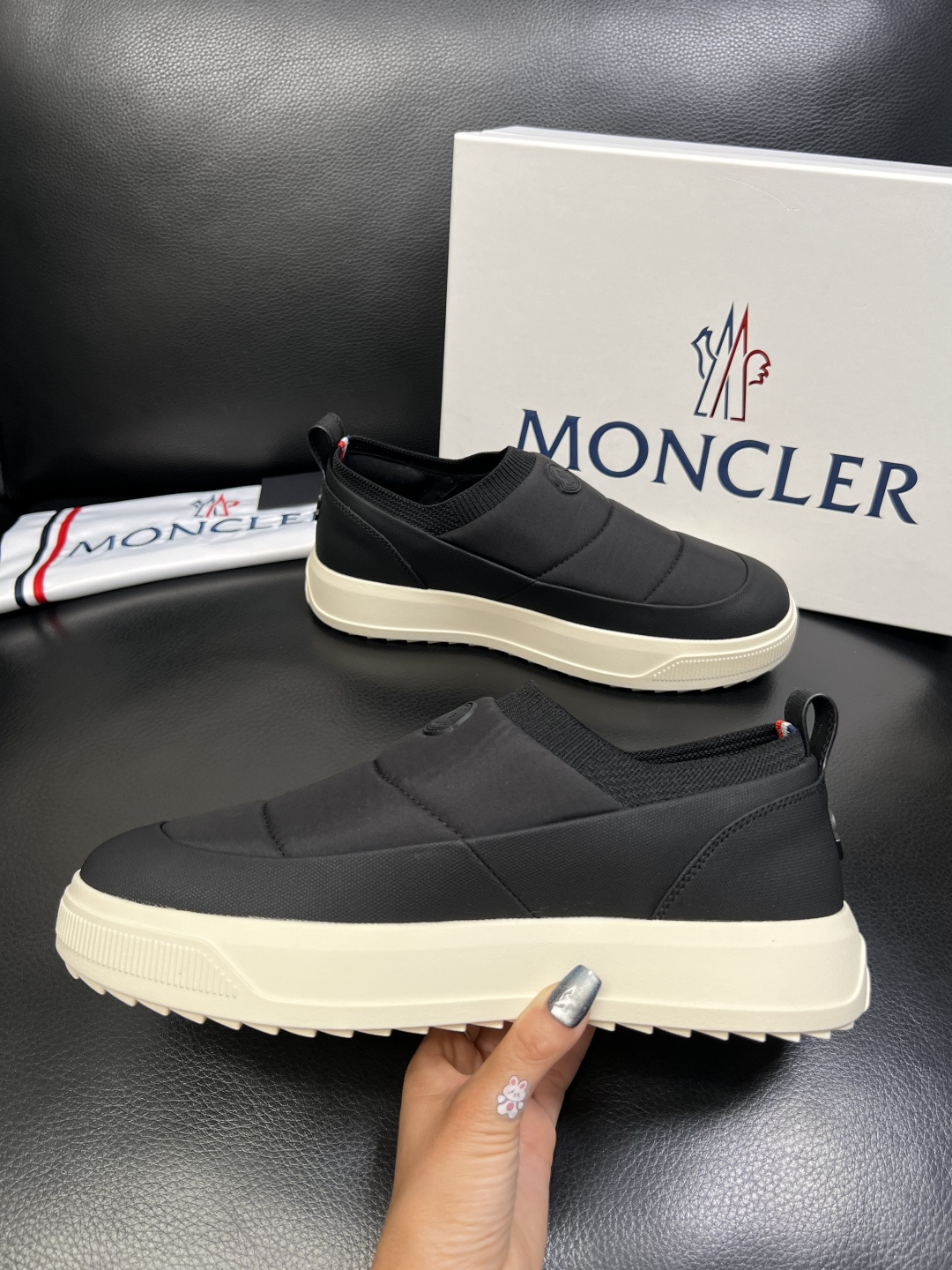MONCLER 高品质 顶级工艺品 蒙口 专柜新款同步原厂配置，意大利进口牛皮面料，高品质复杂拼接工艺，