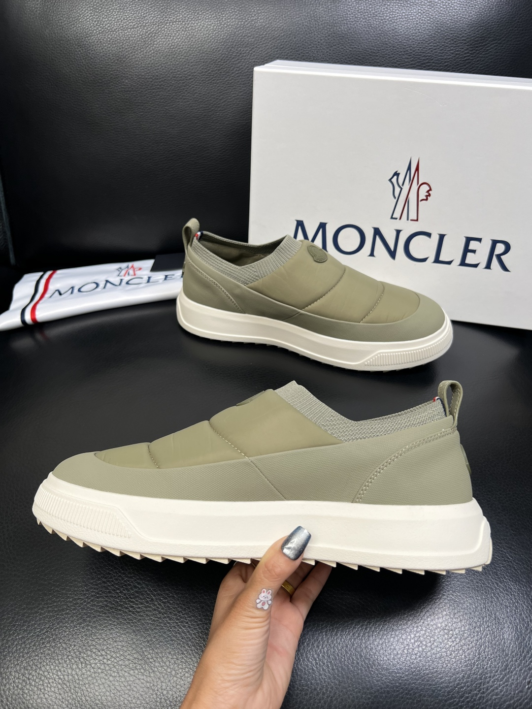 MONCLER 高品质 顶级工艺品 蒙口 专柜新款同步原厂配置，意大利进口牛皮面料，高品质复杂拼接工艺，