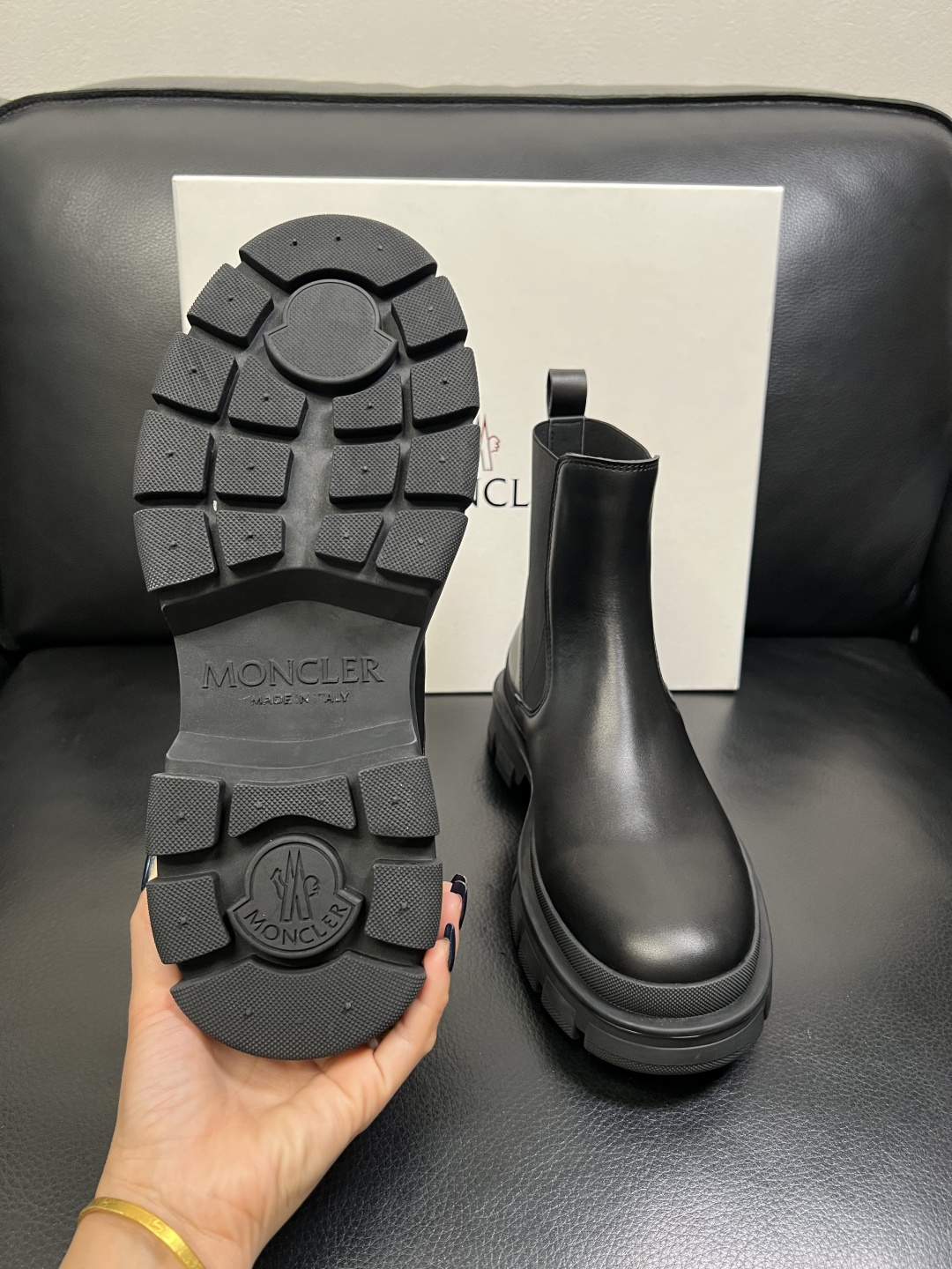 MONCLER 高品质 顶级工艺品 蒙口 靴子高帮专柜新款同步原厂配置，意大利进口牛皮面料，高品质复杂拼