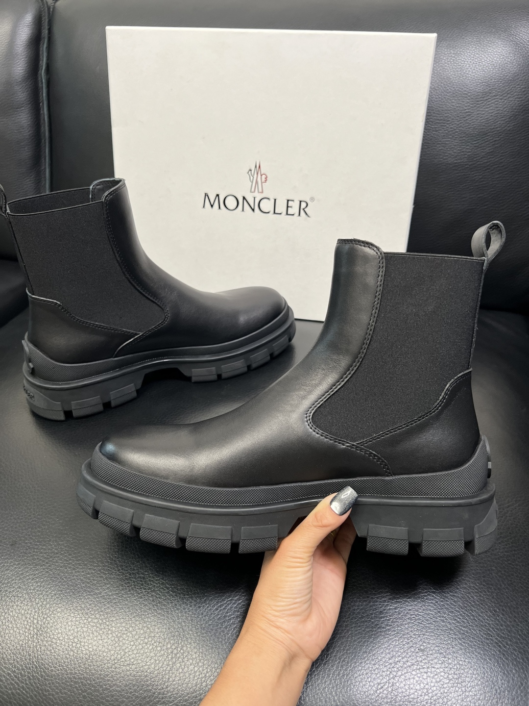 MONCLER 高品质 顶级工艺品 蒙口 靴子高帮专柜新款同步原厂配置，意大利进口牛皮面料，高品质复杂拼