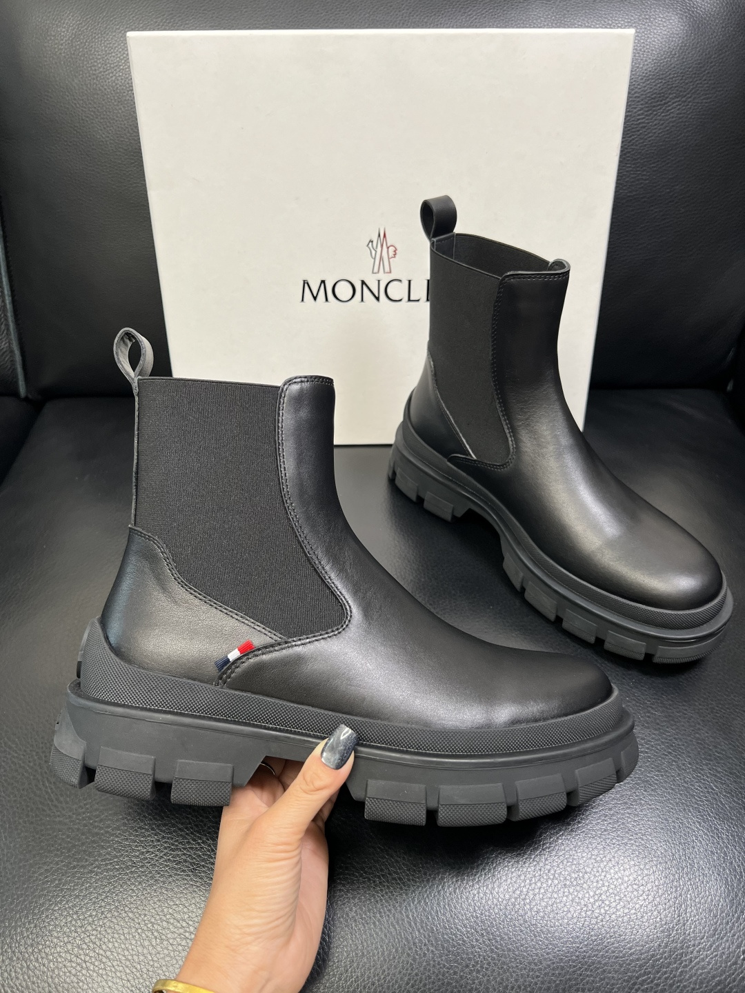 MONCLER 高品质 顶级工艺品 蒙口 靴子高帮专柜新款同步原厂配置，意大利进口牛皮面料，高品质复杂拼