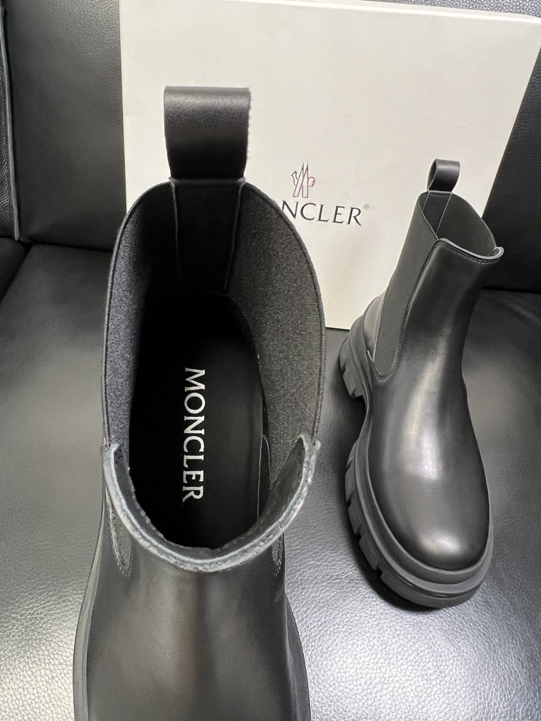 MONCLER 高品质 顶级工艺品 蒙口 靴子高帮专柜新款同步原厂配置，意大利进口牛皮面料，高品质复杂拼