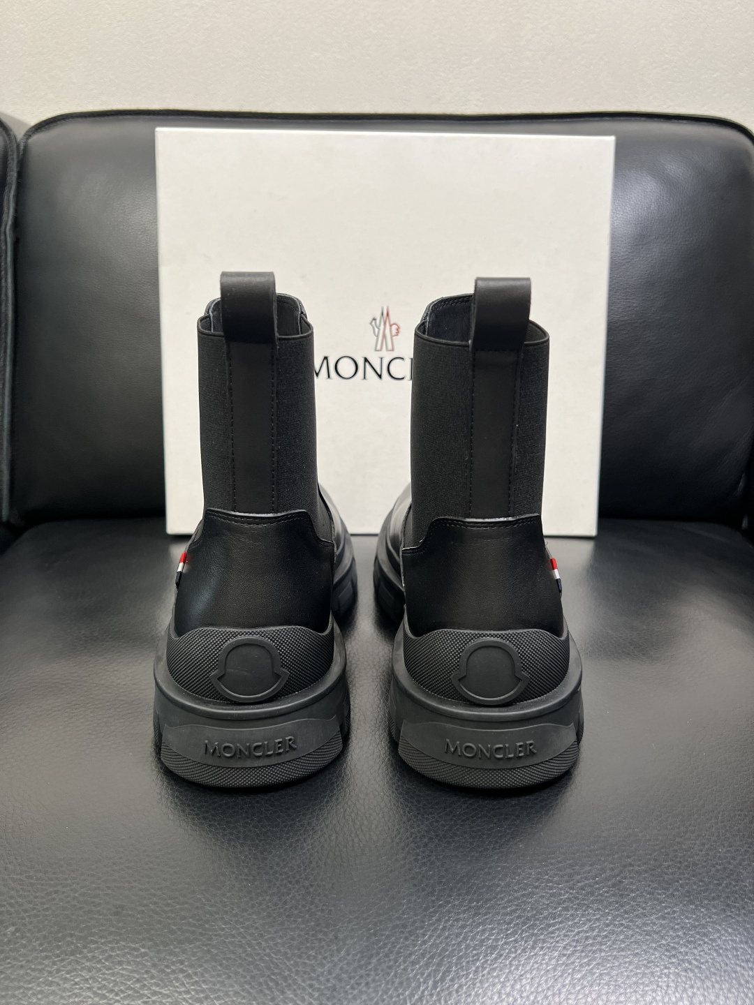 MONCLER 高品质 顶级工艺品 蒙口 靴子高帮专柜新款同步原厂配置，意大利进口牛皮面料，高品质复杂拼