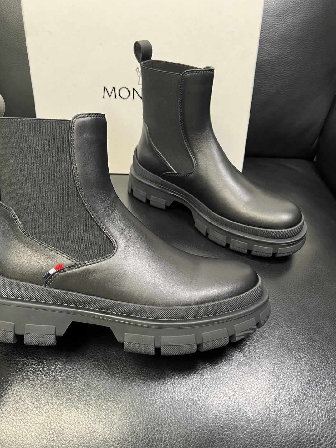 MONCLER 高品质 顶级工艺品 蒙口 靴子高帮专柜新款同步原厂配置，意大利进口牛皮面料，高品质复杂拼