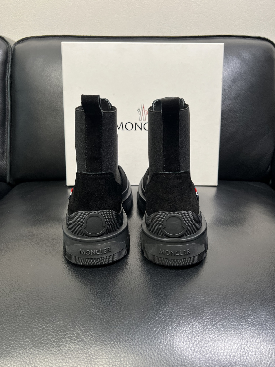 MONCLER 高品质 顶级工艺品 蒙口 靴子高帮专柜新款同步原厂配置，意大利进口牛皮面料，高品质复杂拼