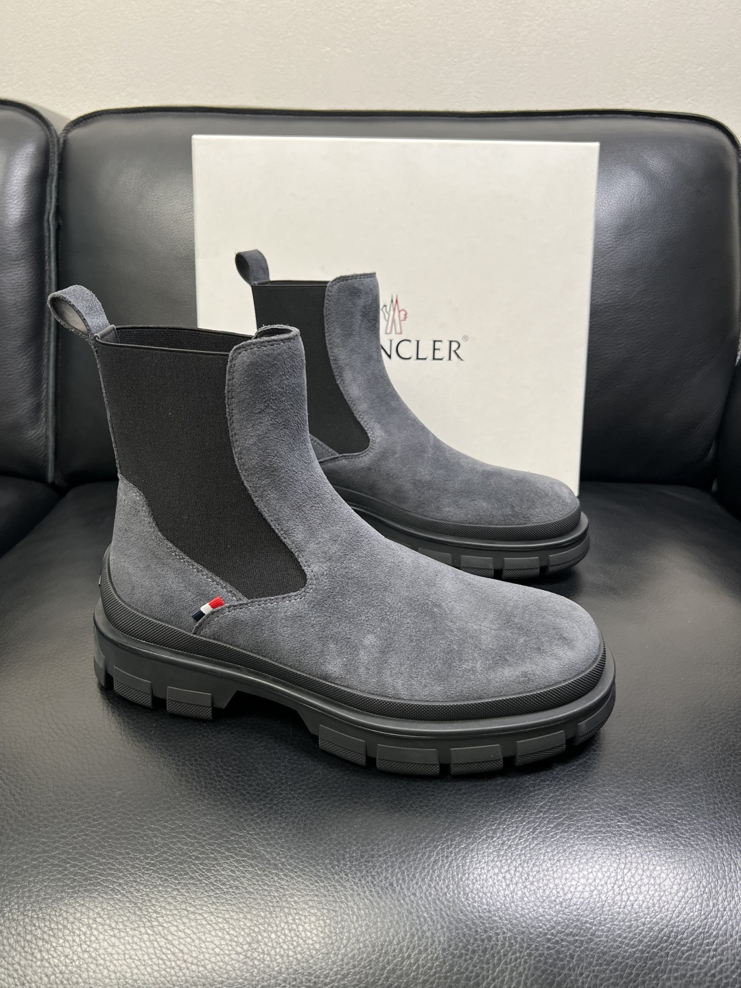 MONCLER 高品质 顶级工艺品 蒙口 靴子高帮专柜新款同步原厂配置，意大利进口牛皮面料，高品质复杂拼