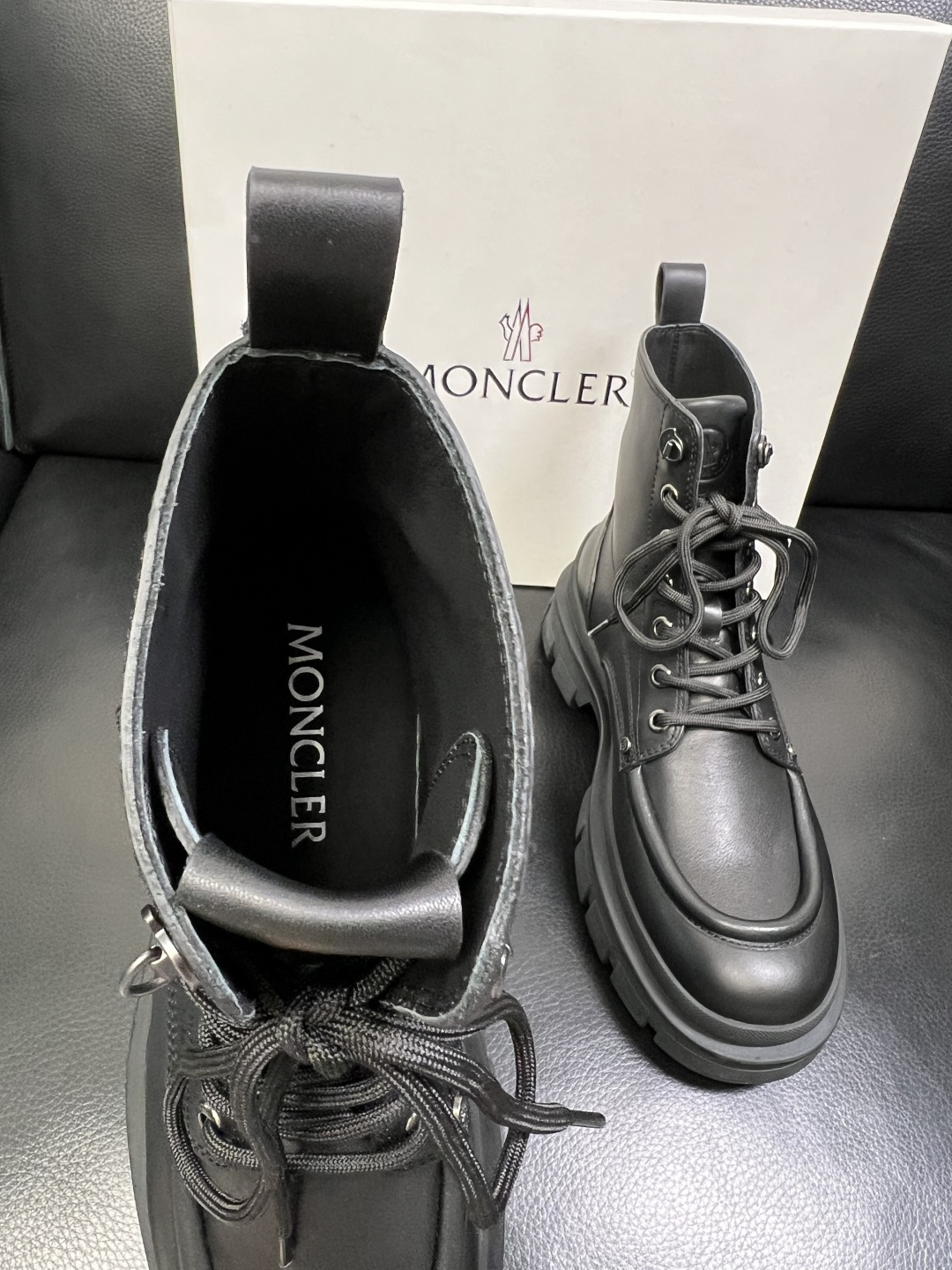 MONCLER 高品质 顶级工艺品 蒙口 靴子高帮专柜新款同步原厂配置，意大利进口牛皮面料，高品质复杂拼