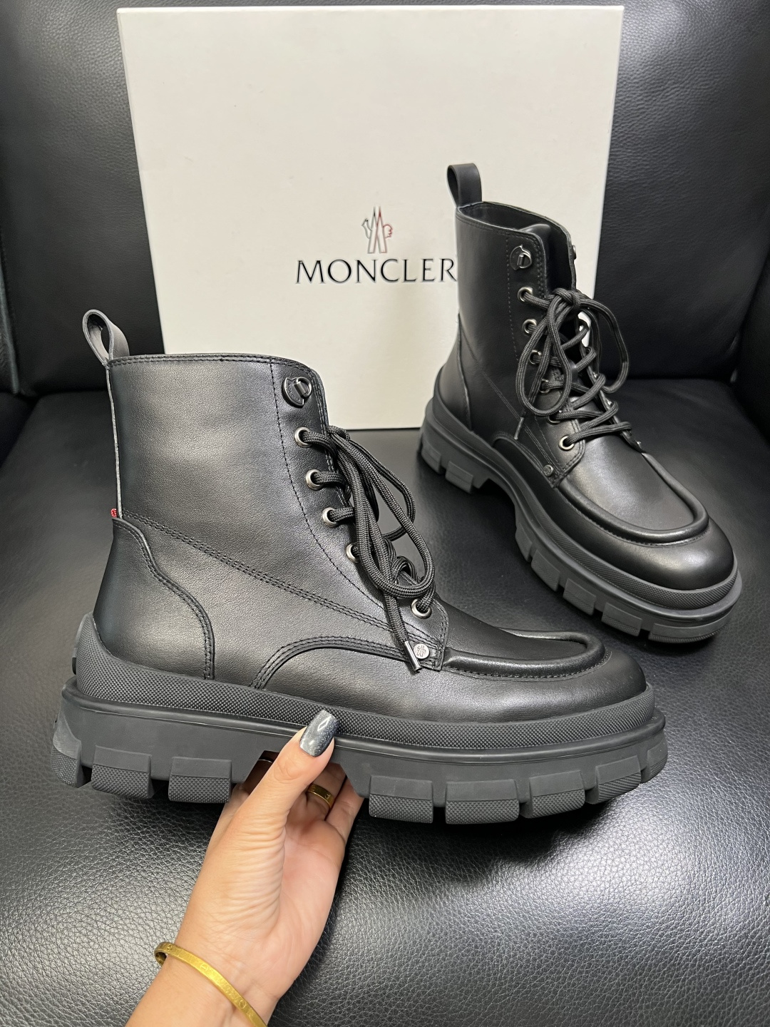MONCLER 高品质 顶级工艺品 蒙口 靴子高帮专柜新款同步原厂配置，意大利进口牛皮面料，高品质复杂拼
