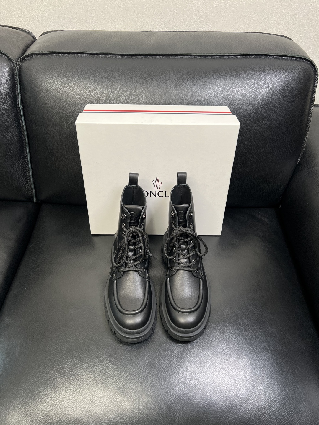 MONCLER 高品质 顶级工艺品 蒙口 靴子高帮专柜新款同步原厂配置，意大利进口牛皮面料，高品质复杂拼