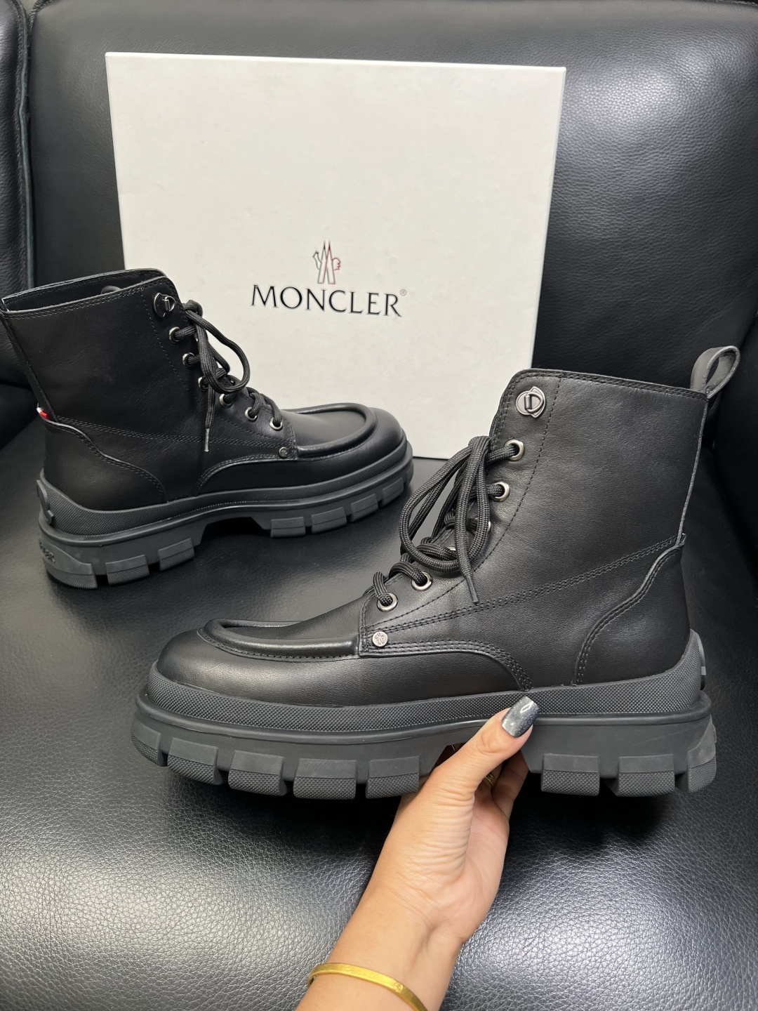 MONCLER 高品质 顶级工艺品 蒙口 靴子高帮专柜新款同步原厂配置，意大利进口牛皮面料，高品质复杂拼