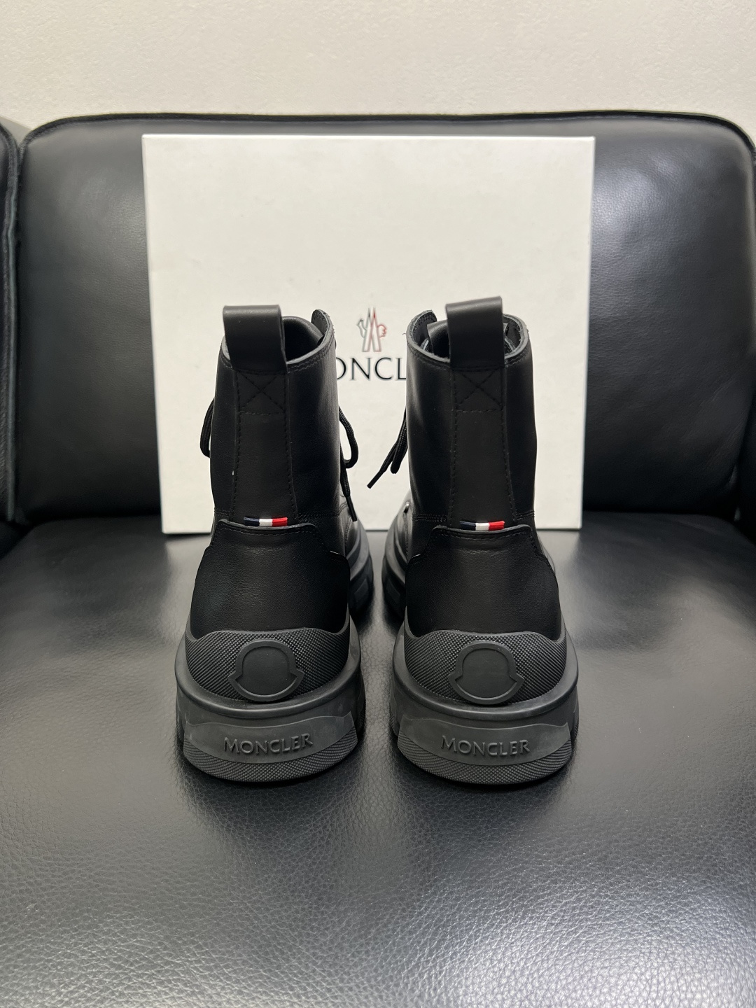 MONCLER 高品质 顶级工艺品 蒙口 靴子高帮专柜新款同步原厂配置，意大利进口牛皮面料，高品质复杂拼