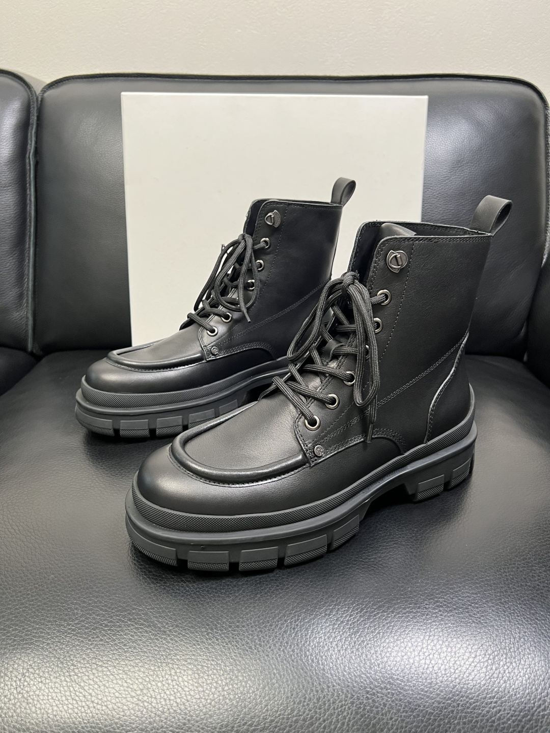 MONCLER 高品质 顶级工艺品 蒙口 靴子高帮专柜新款同步原厂配置，意大利进口牛皮面料，高品质复杂拼